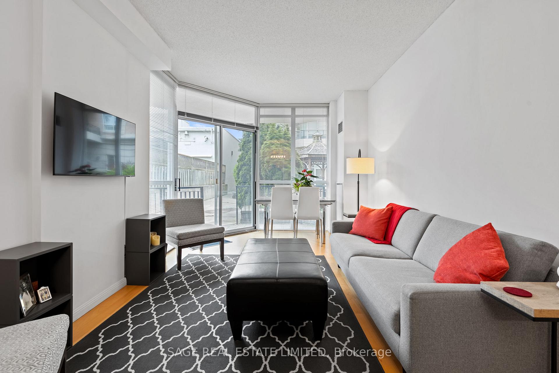 2 Bedrooms Condo at 55 Lorindale, Toronto For sale