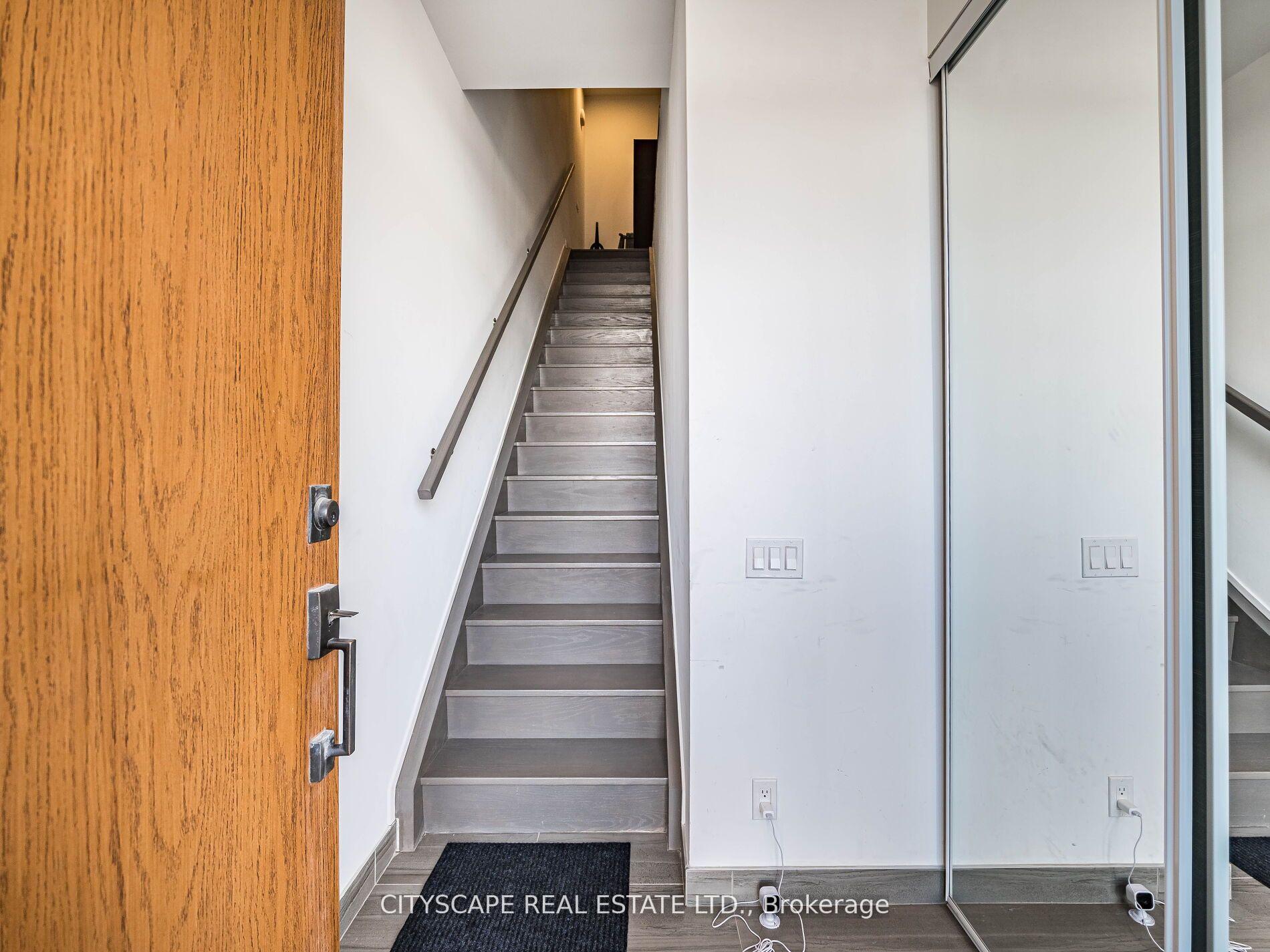 4 Bedrooms Condo at 9 Buttermill, Vaughan For sale
