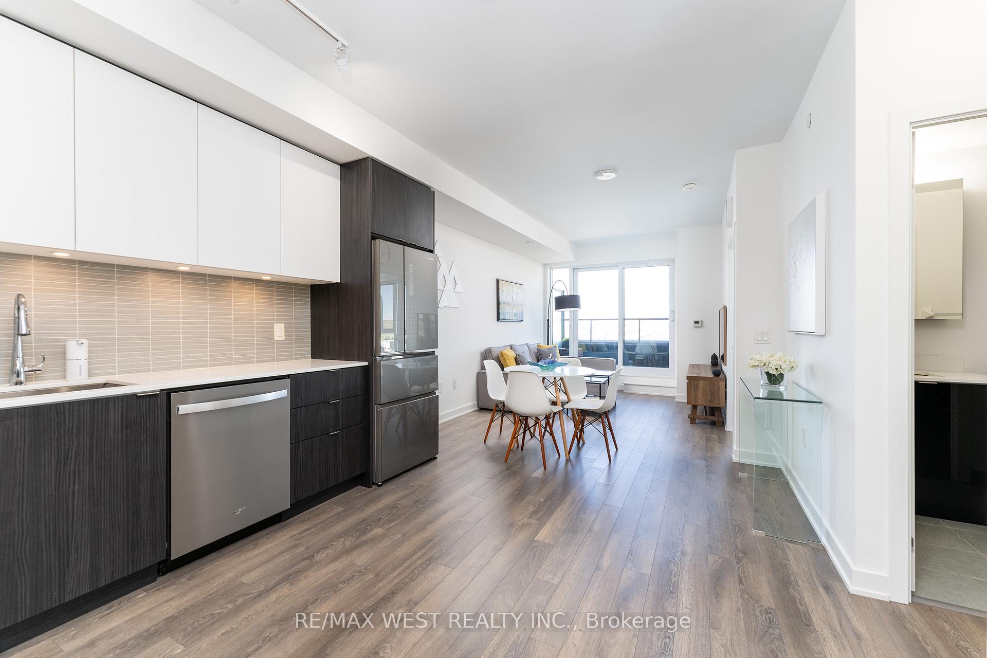1 Bedroom Condo at 100 Eagle Rock, Vaughan For sale