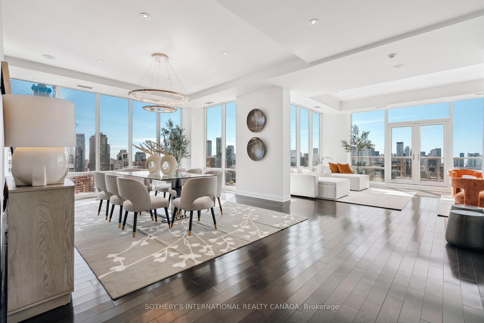 3 Bedrooms Condo at 1 Bedford, Toronto For sale