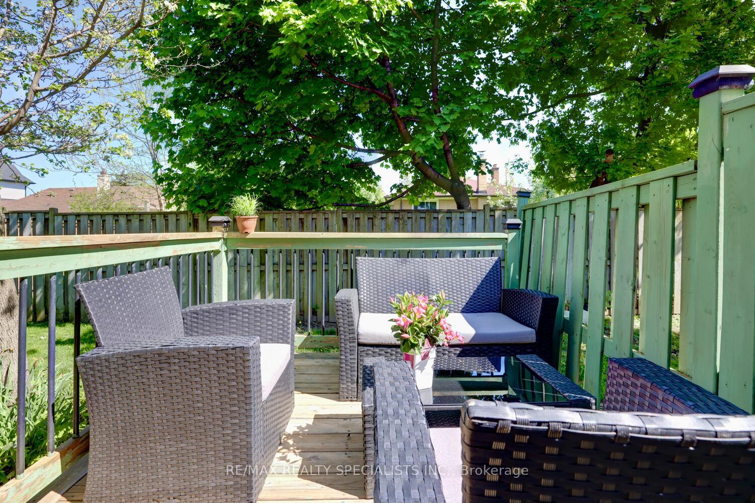 4 Bedrooms Condo at 1128 Dundas, Mississauga For sale
