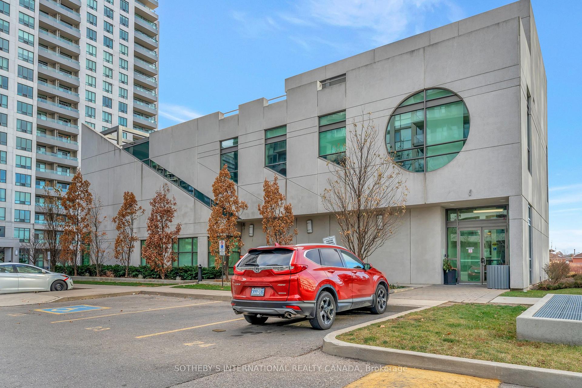 3 Bedrooms Condo at 339 Rathburn, Mississauga For sale