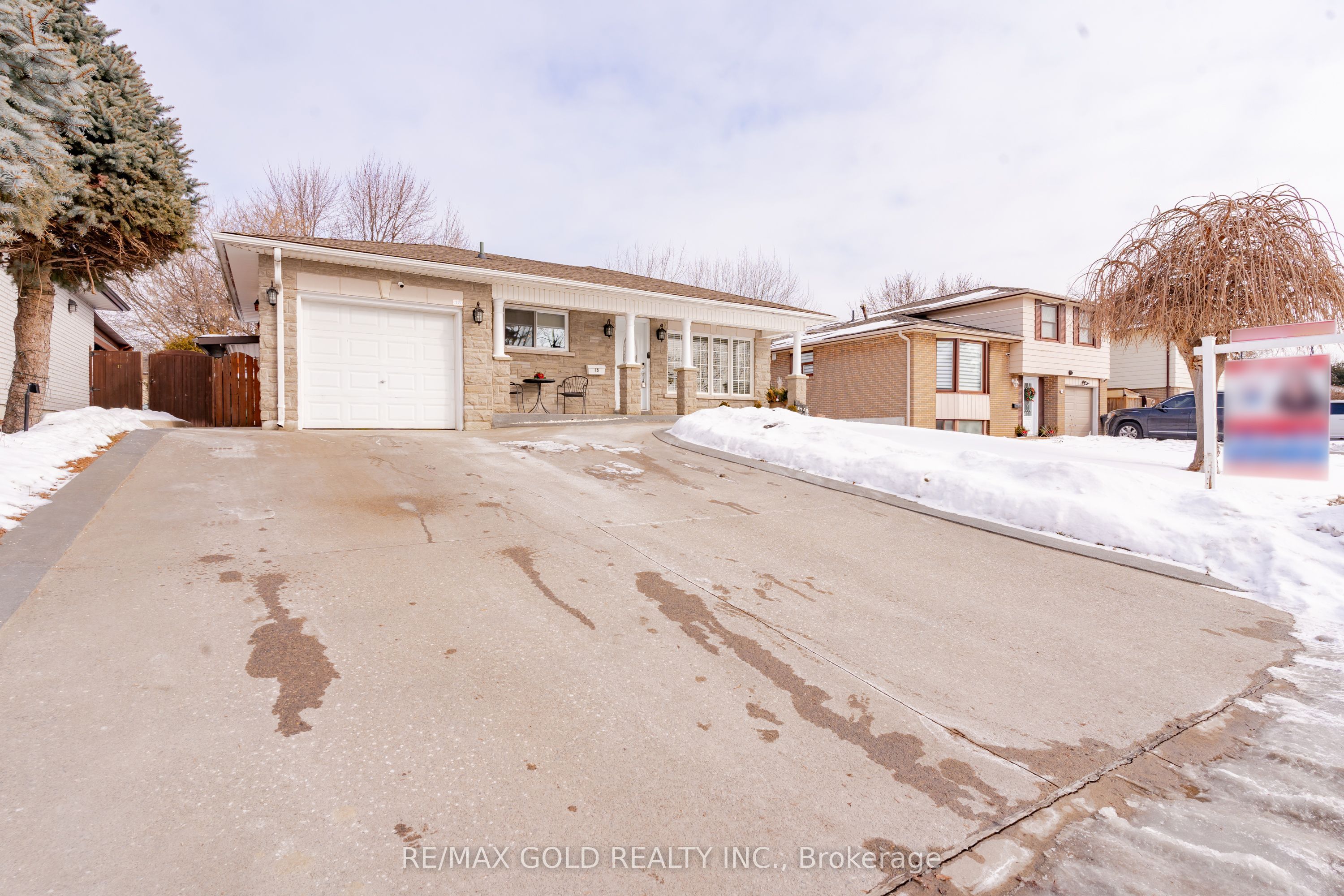 15 Castlemore Drive