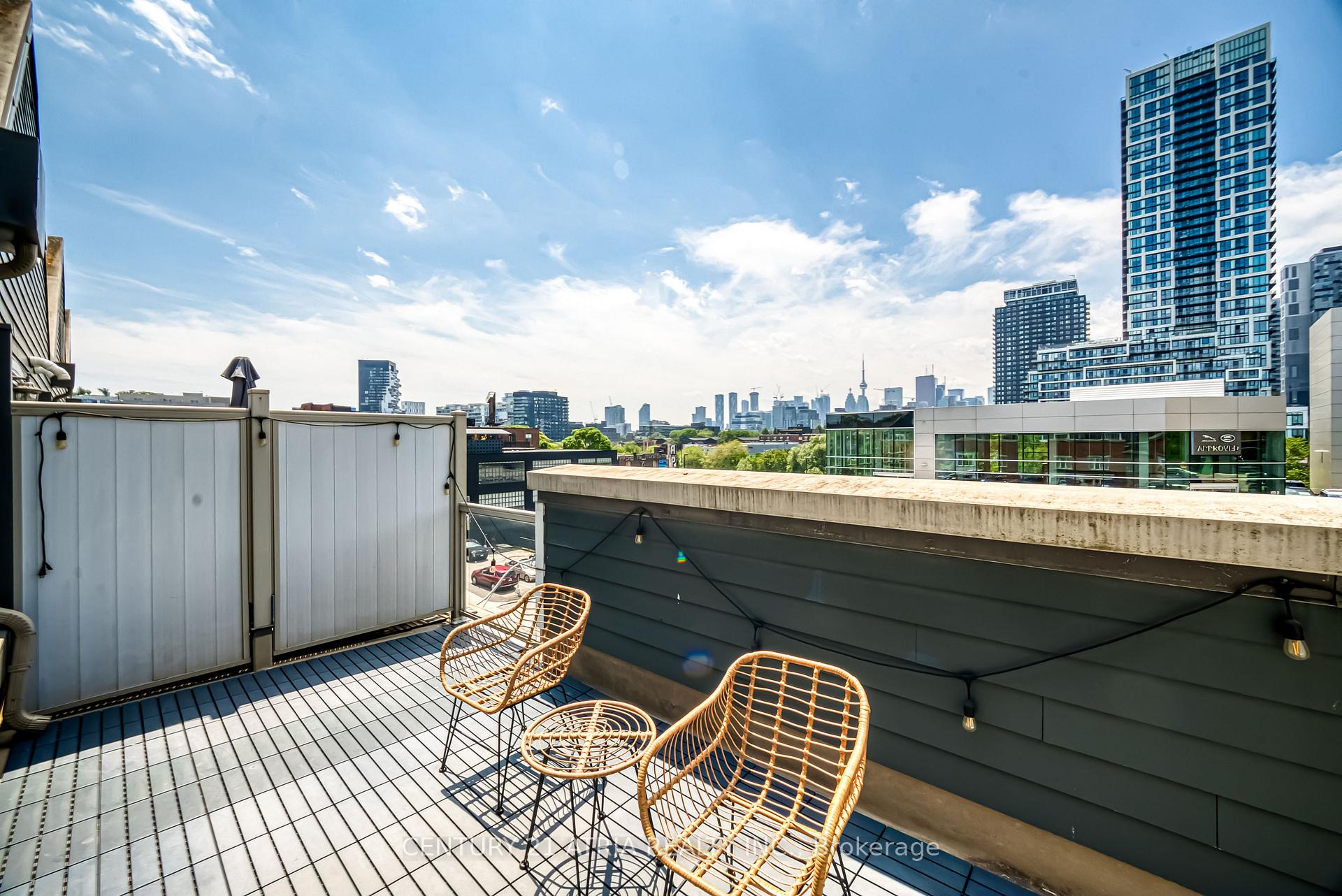 2 Bedrooms Condo at 8 Frances Loring, Toronto For sale