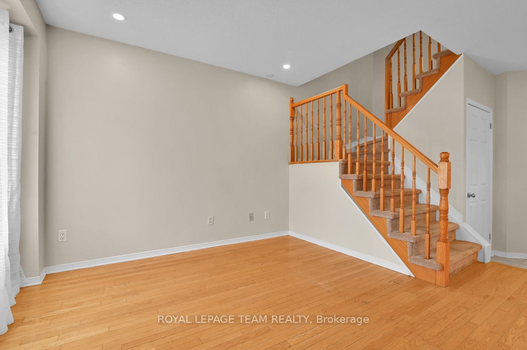 8 CALAVERAS Avenue, Barrhaven, ON K2J 4Z8