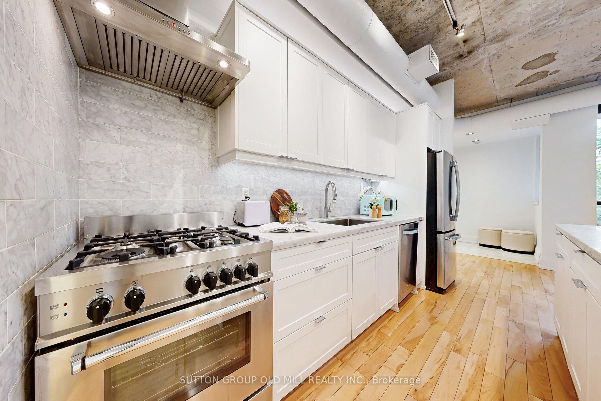 2 Bedrooms Condo at 62 Niagara, Toronto For sale