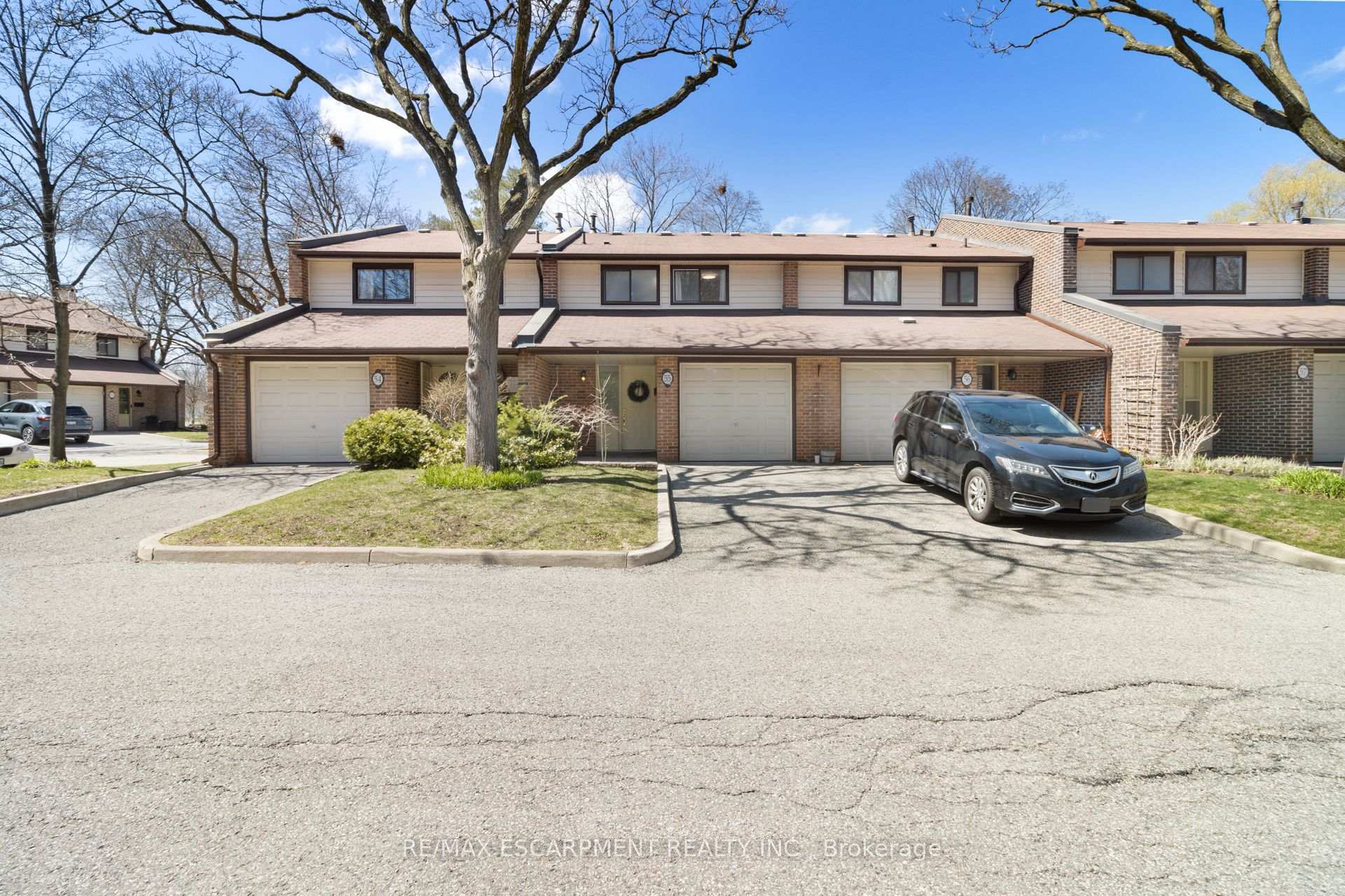 3 Bedrooms Condo at 2020 South Millway,  Mississauga For sale