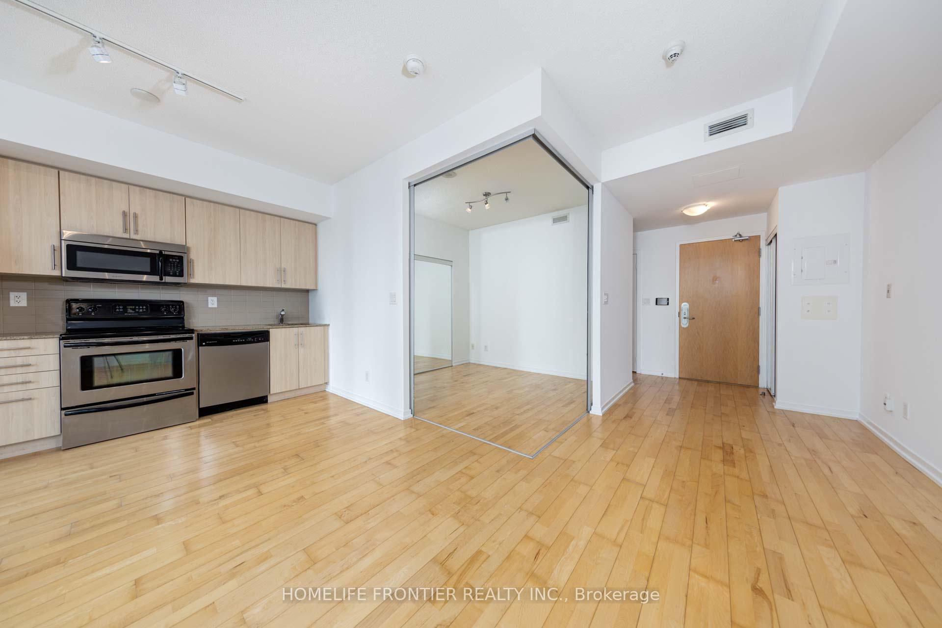 2 Bedrooms Condo at 65 Bremner, Toronto For sale