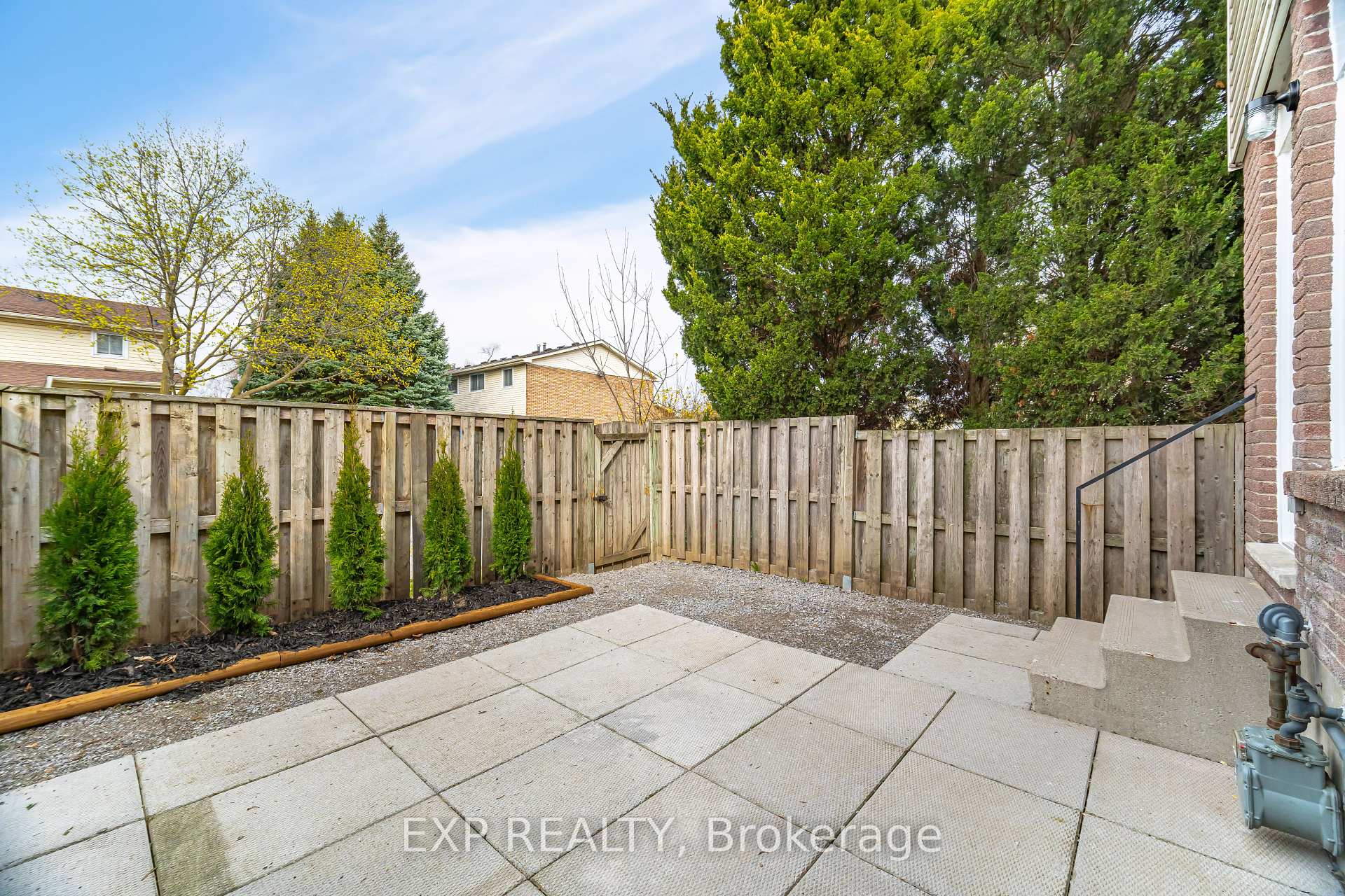3 Bedrooms Condo at 120 Quigley,  Hamilton For sale