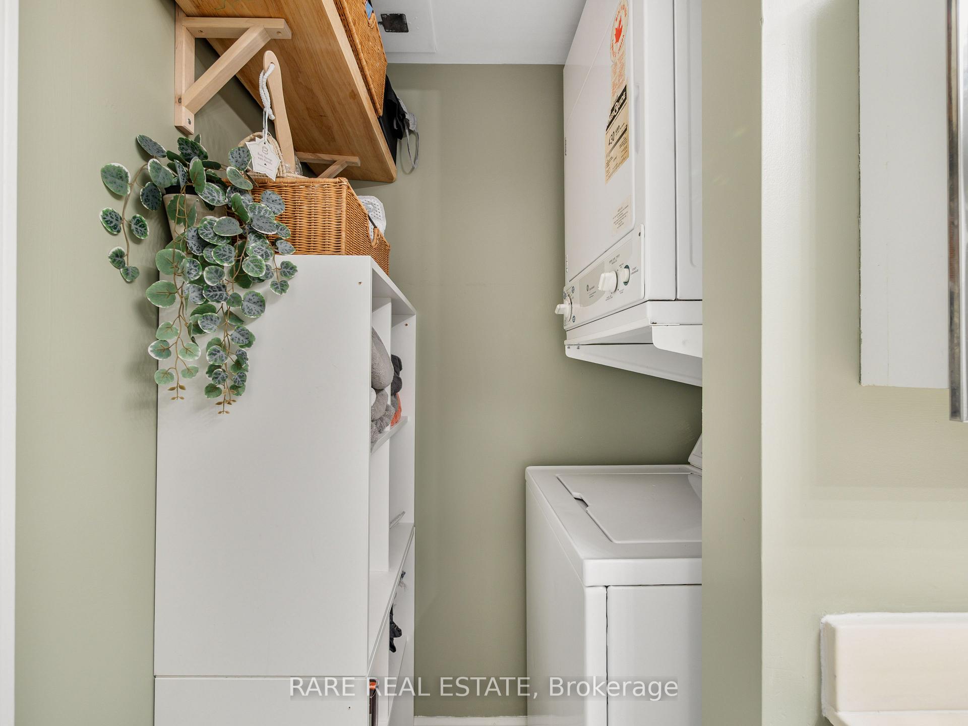 2 Bedrooms Condo at 60 Douro, Toronto For sale