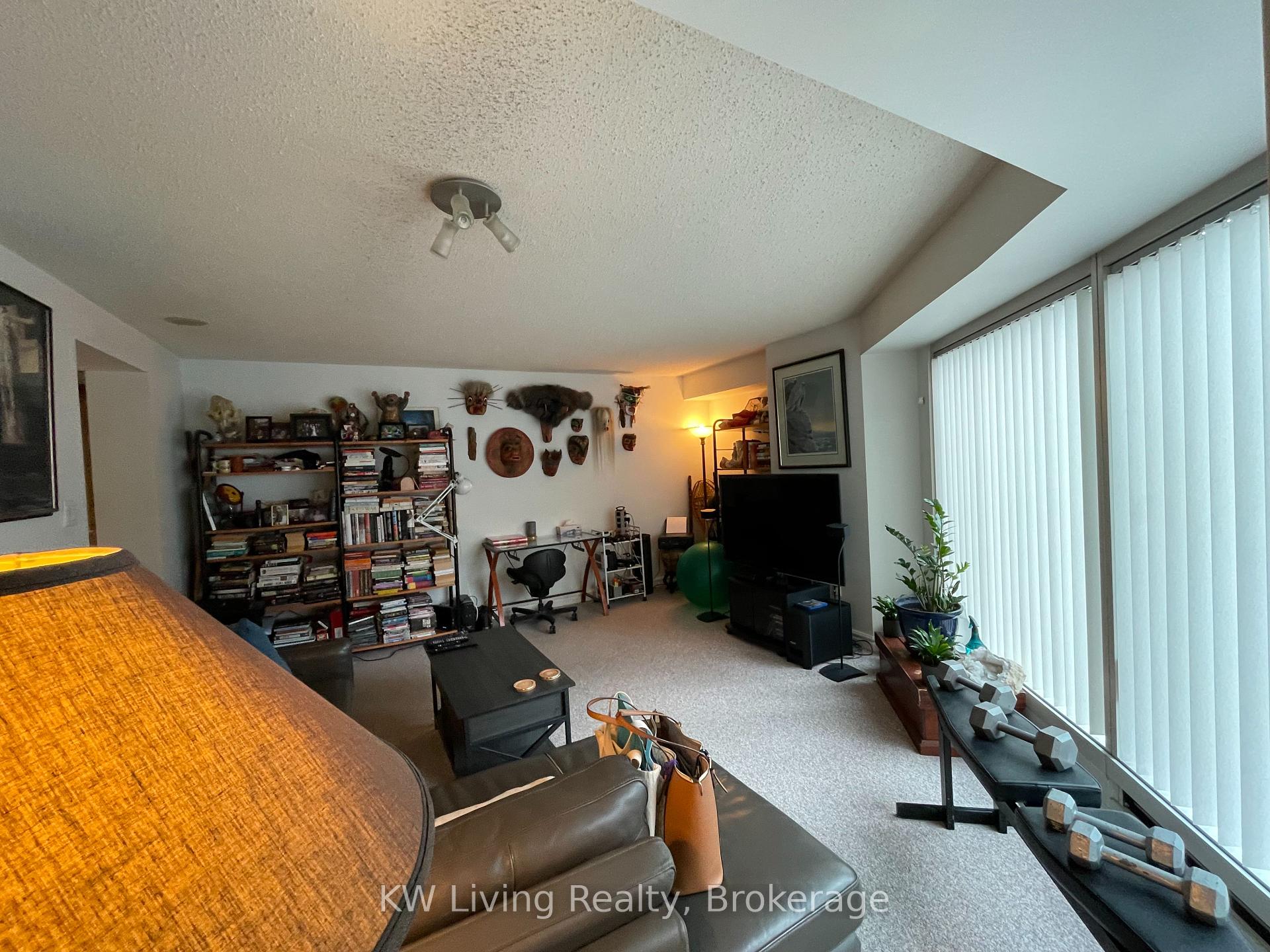 2 Bedrooms Condo at 33 University,  Toronto For sale