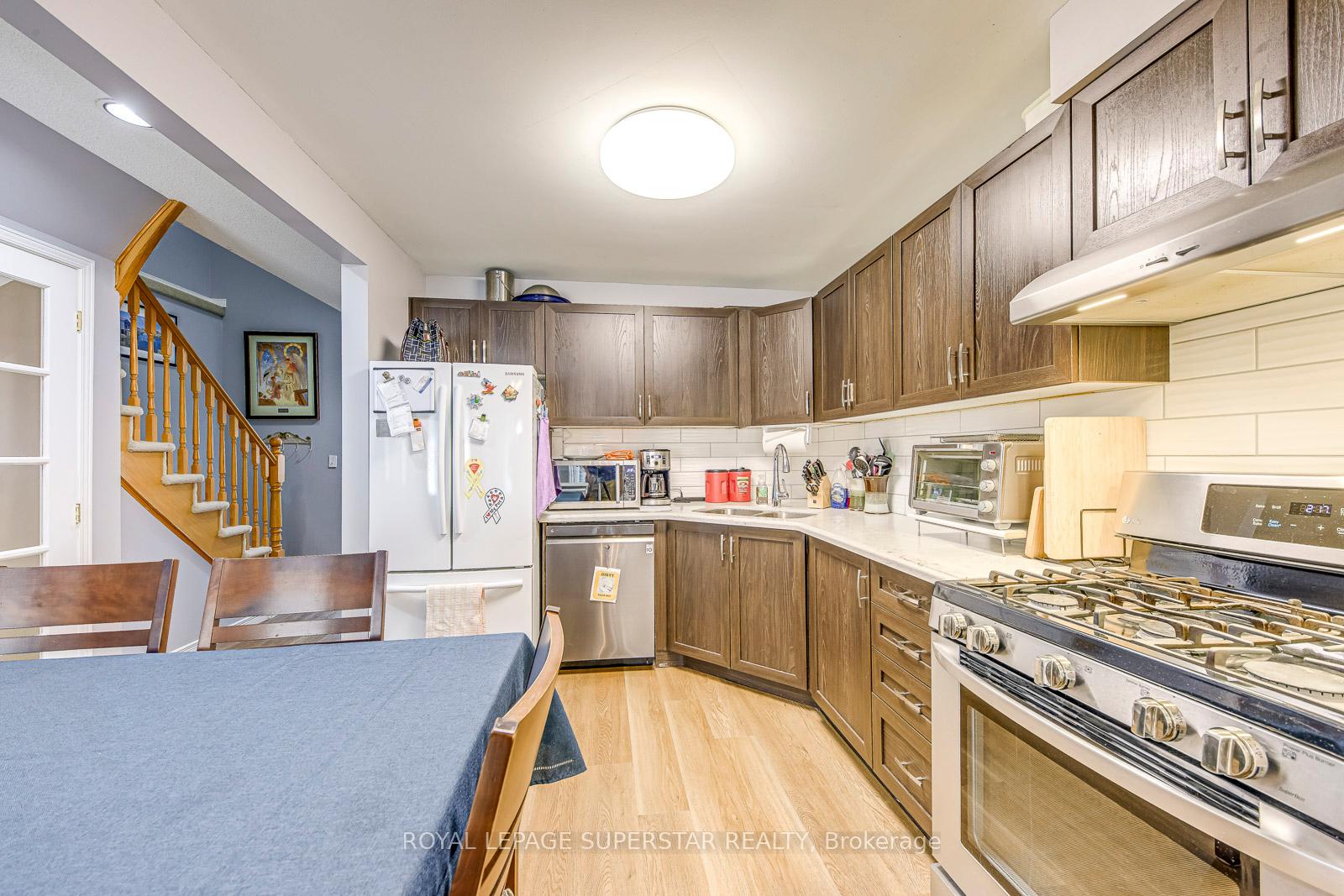 3 Bedrooms Condo at 1809 Upper Wentworth, Hamilton For sale