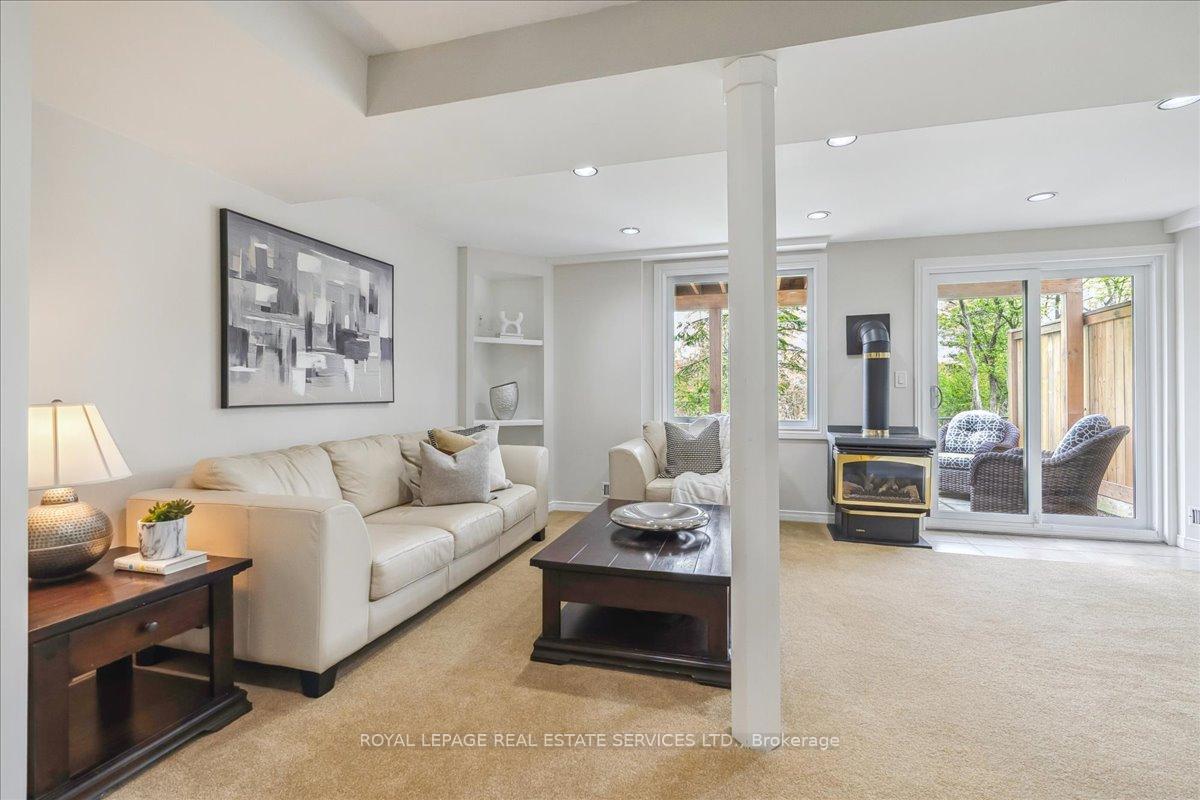 3 Bedrooms Condo at 2250 Rockingham, Oakville For sale