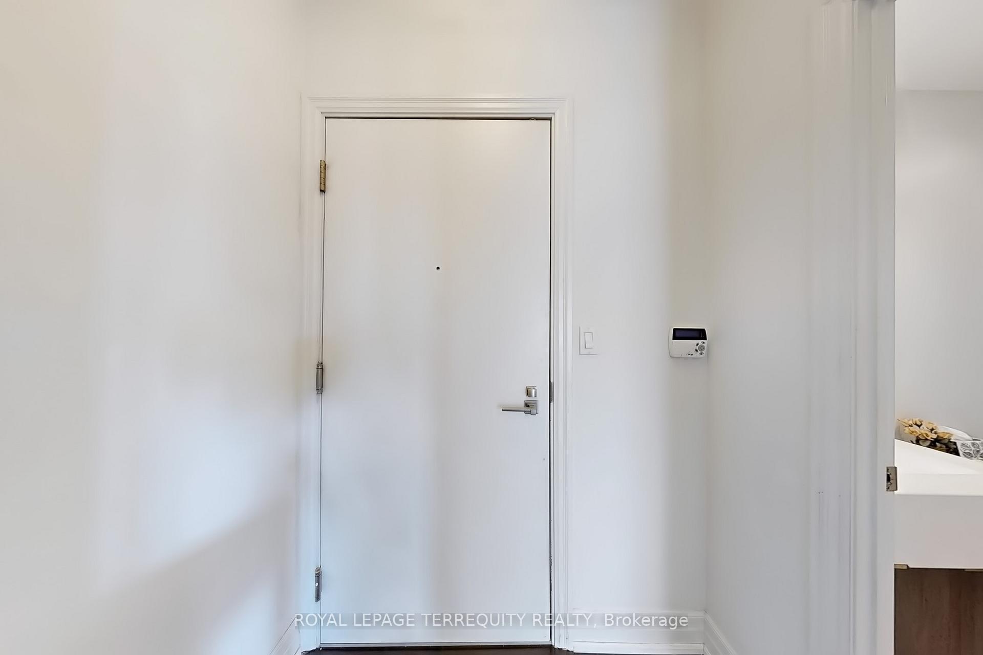 2 Bedrooms Condo at 8 The Esplanade, Toronto For sale