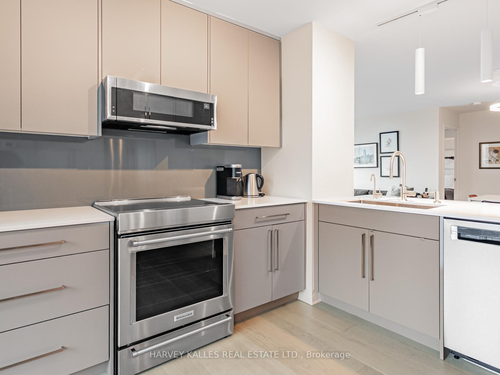 3 Bedrooms Condo at 96 St Patrick, Toronto For sale