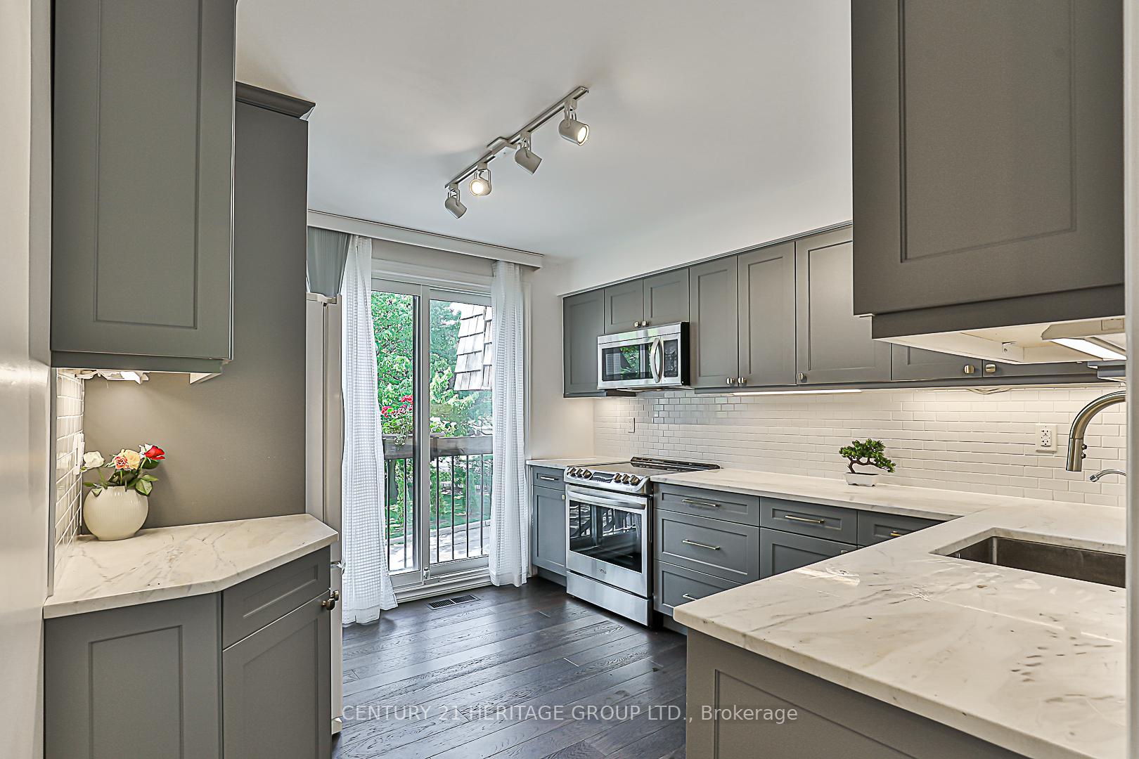 3 Bedrooms Condo at 4 Vale Carse,  Toronto For sale
