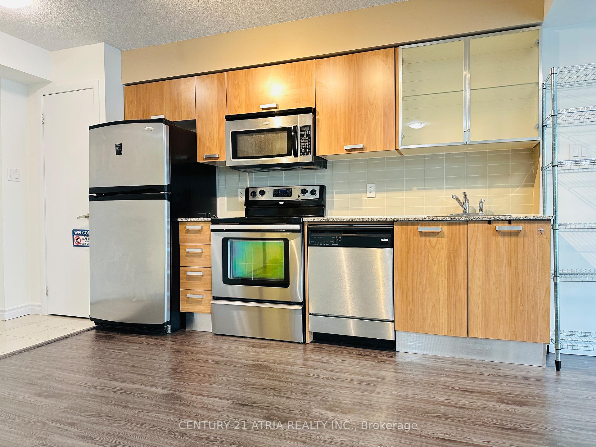 2 Bedrooms Condo at 37 Grosvenor,  Toronto For sale