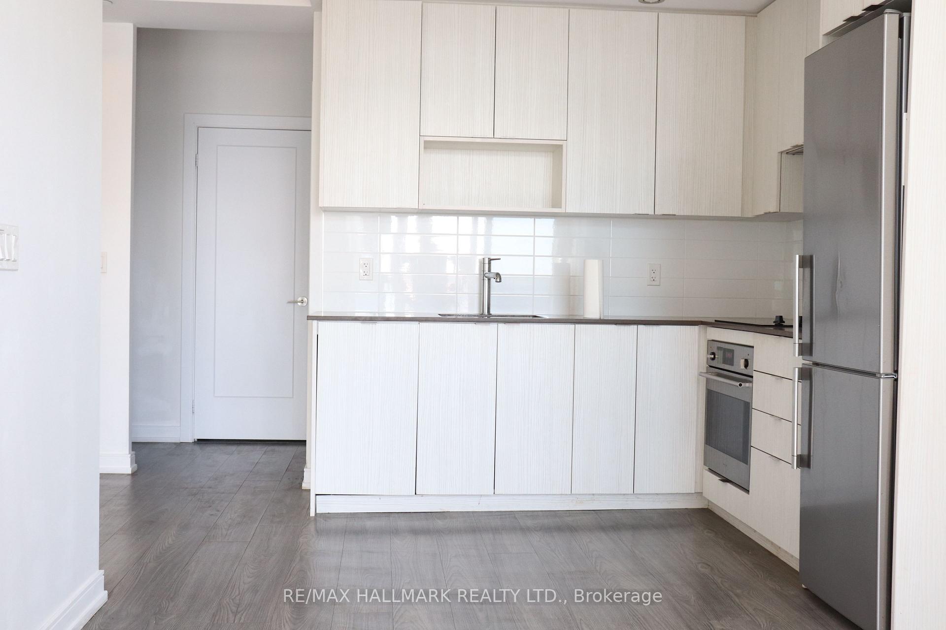 2 Bedrooms Condo at 225 Village Green, Toronto For sale
