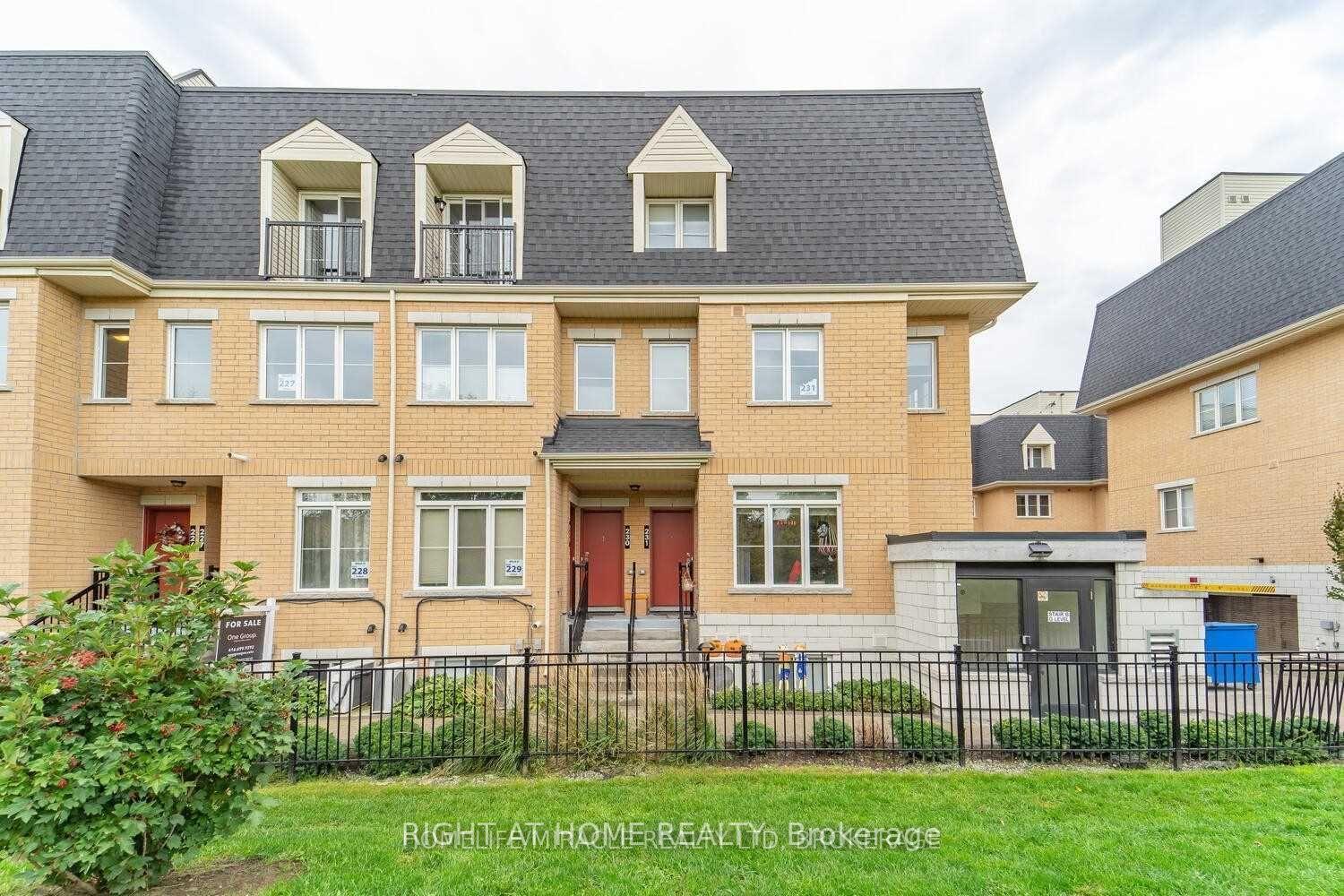 1 Bedroom Condo at 380 Hopewell, Toronto For sale
