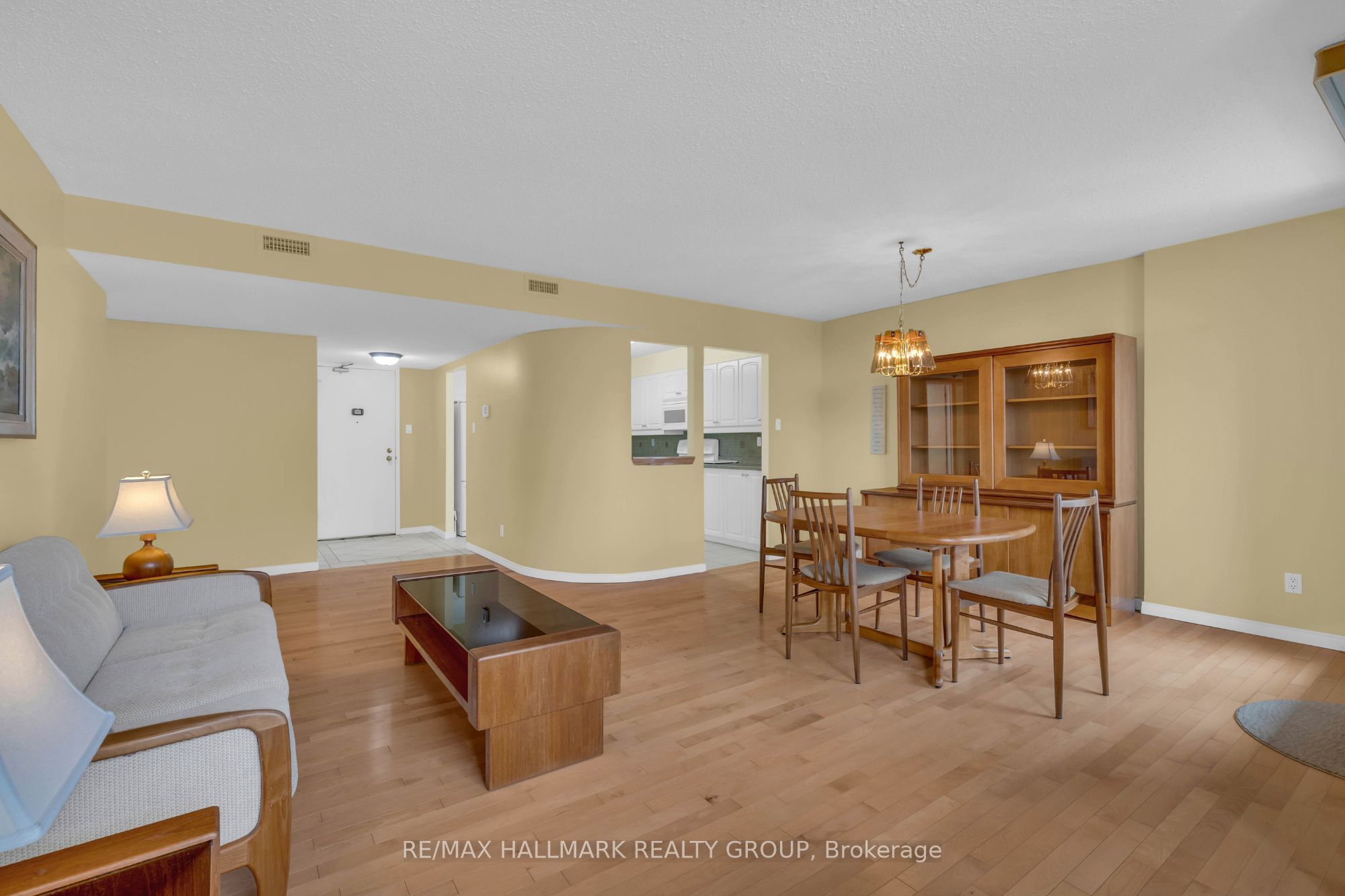 #605 - 200 Lafontaine Avenue, VanierandKingsviewPark, ON K1L 8K8