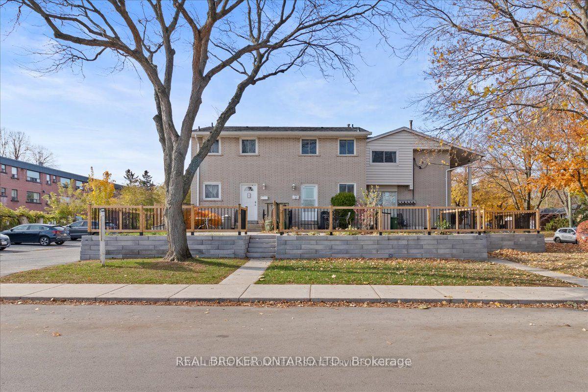 2 Bedrooms Condo at 11 Colmar, Hamilton For sale