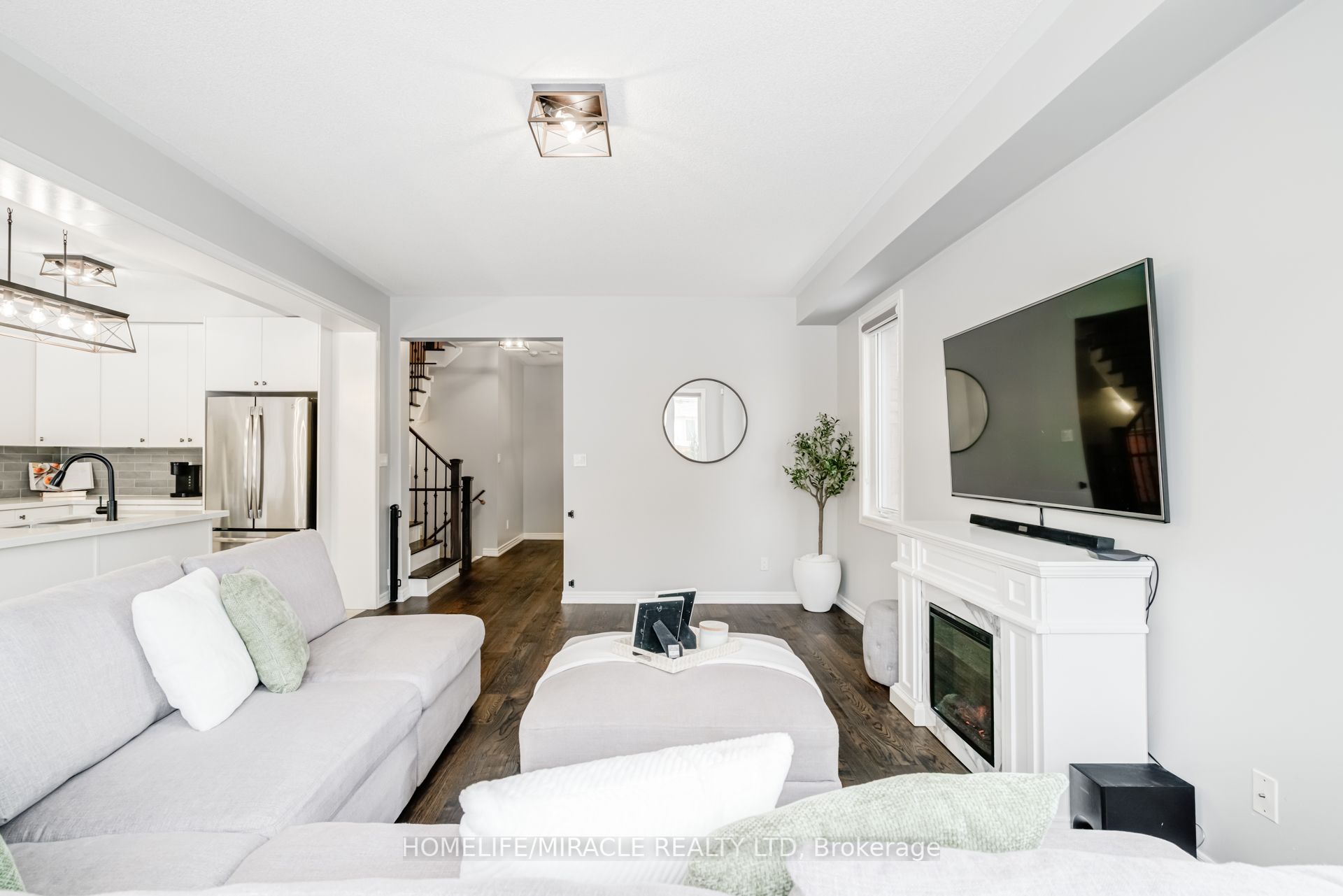 36 Hoard Avenue N