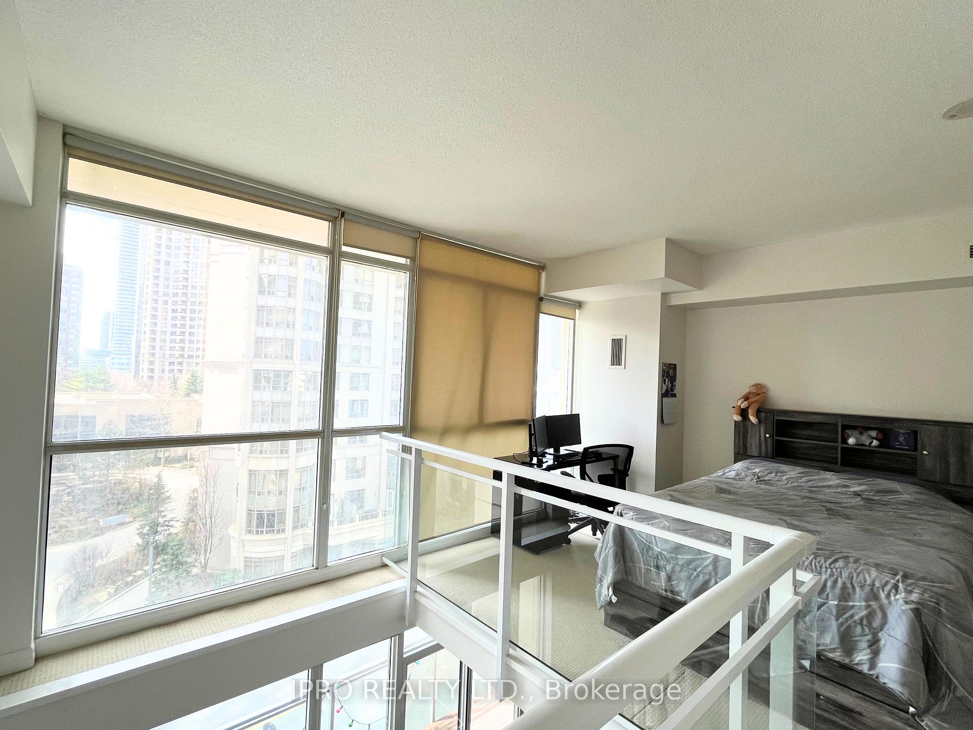 1 Bedroom Condo at 225 Webb,  Mississauga For sale