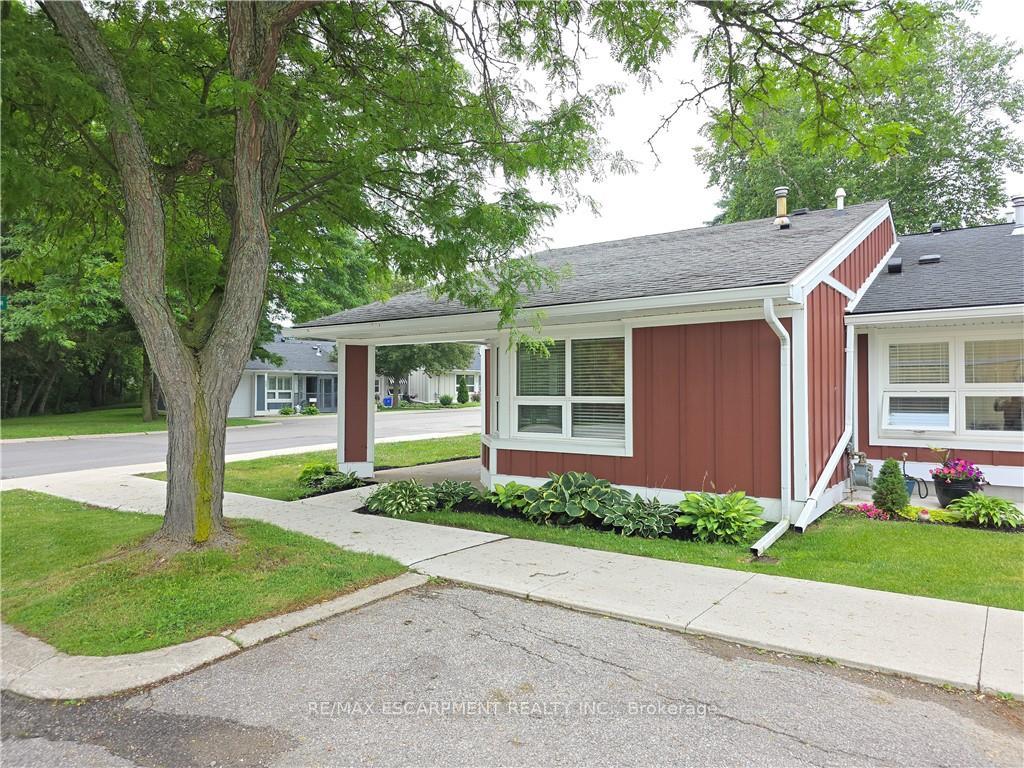 2 Bedrooms Condo at 1 Szollosy, Hamilton For sale