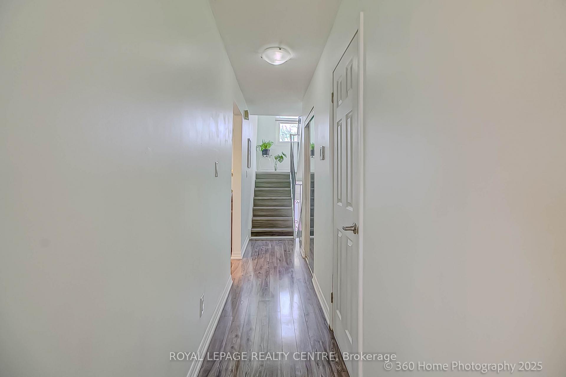 3 Bedrooms Condo at 5878 Montevideo, Mississauga For sale
