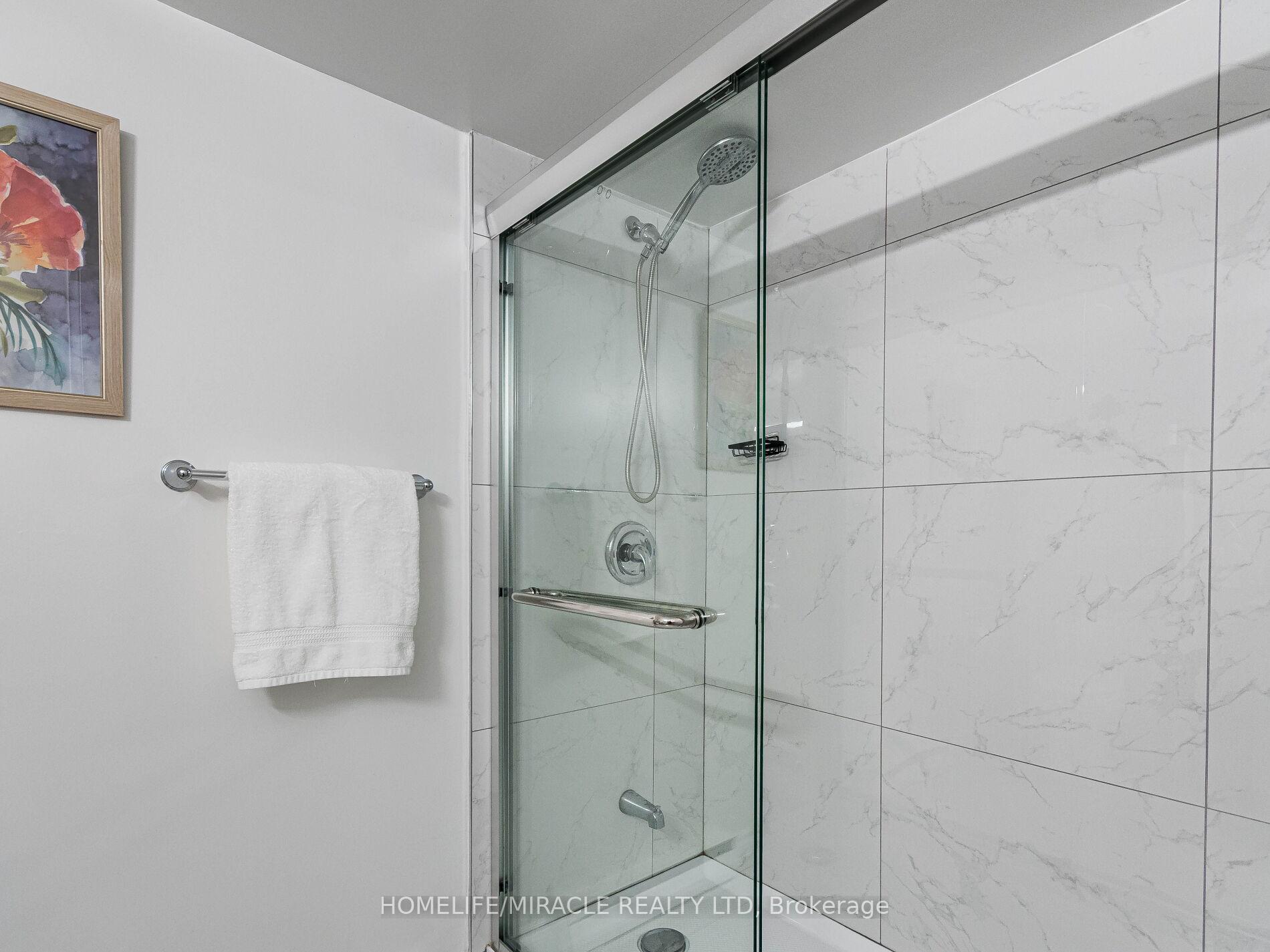 5 Bedrooms Condo at 180 Mississauga Valley, Mississauga For sale