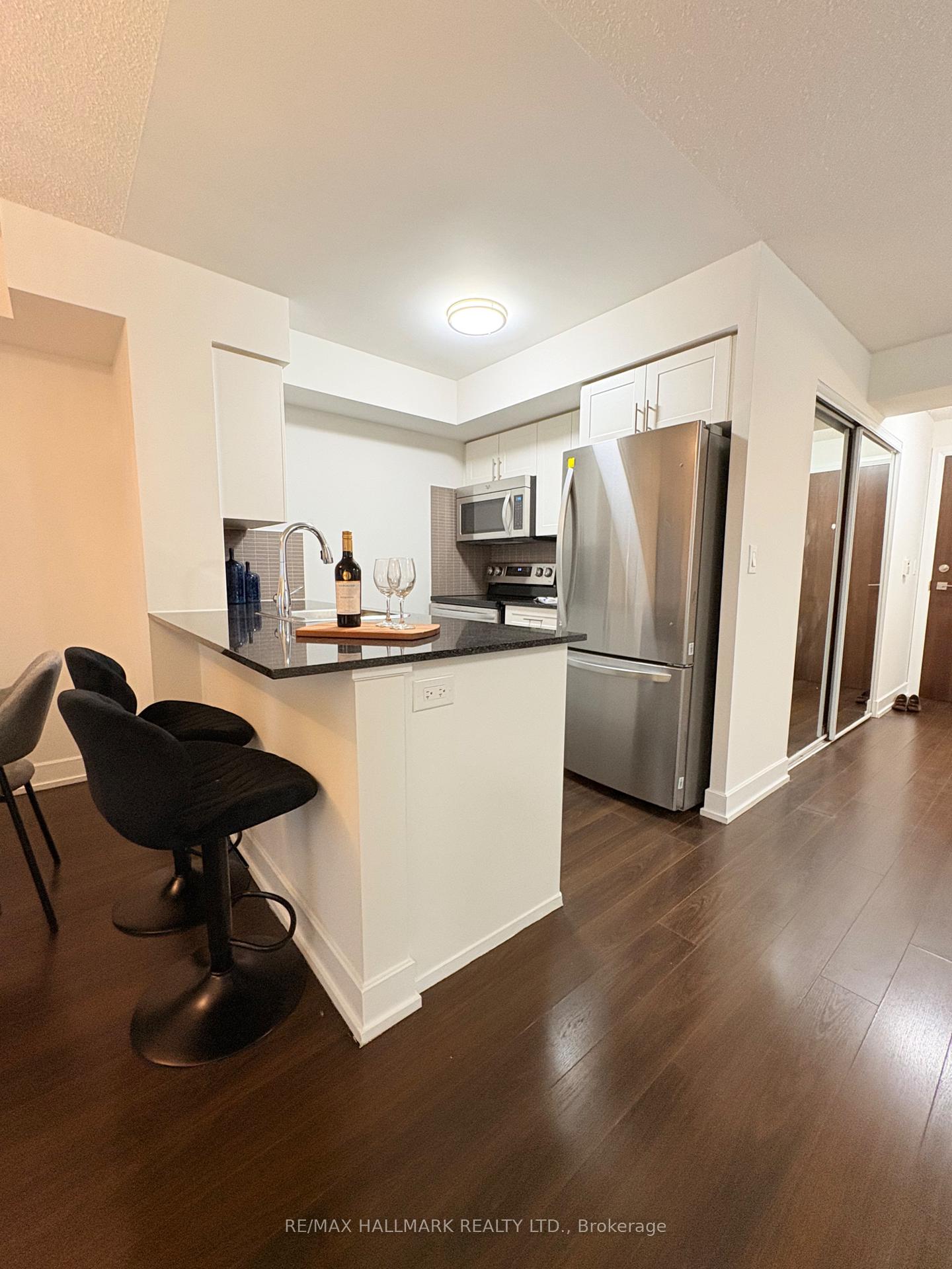 2 Bedrooms Condo at 2 EVA, Toronto For sale