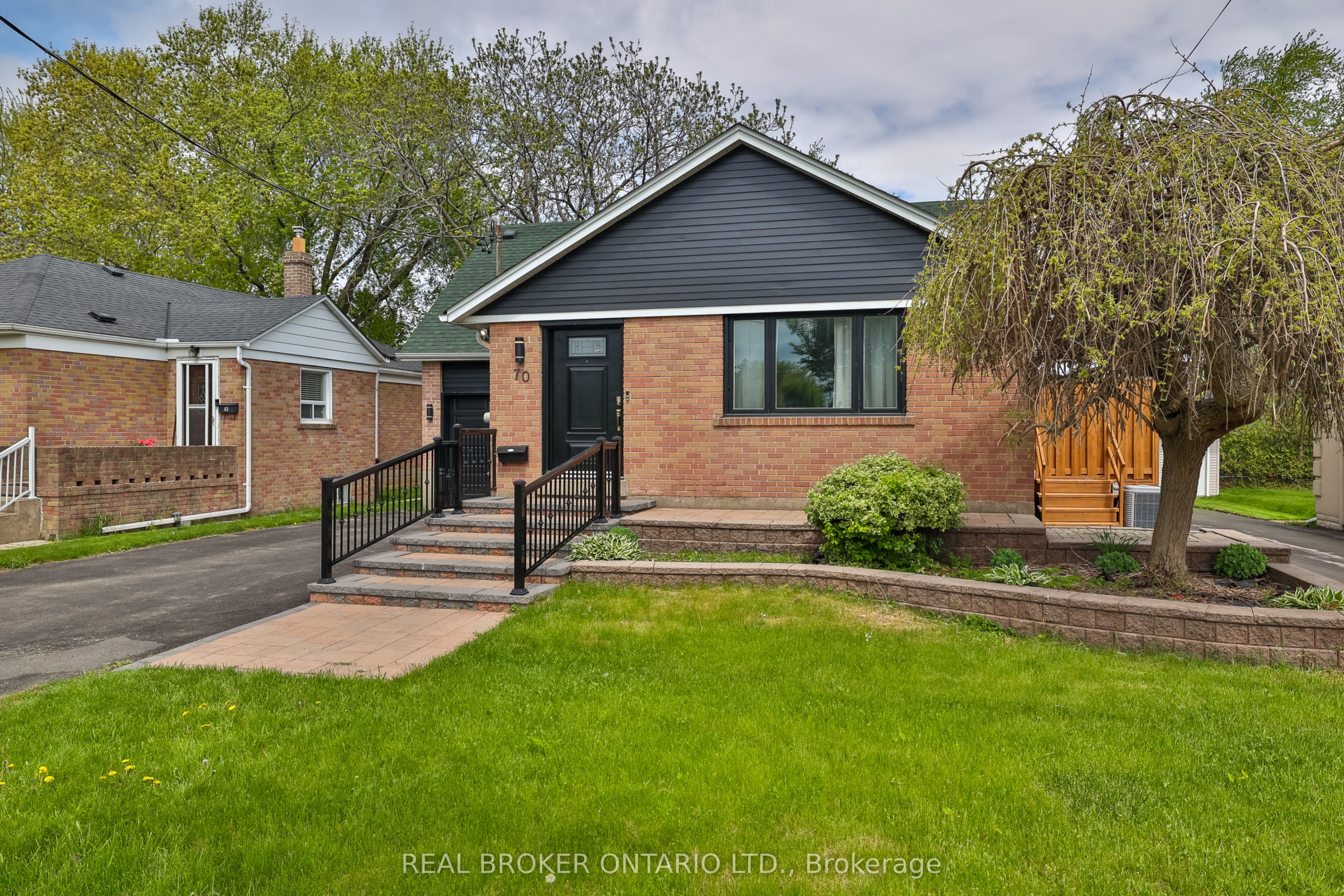 70 Colonial Avenue, Toronto, ON M1M 2C5