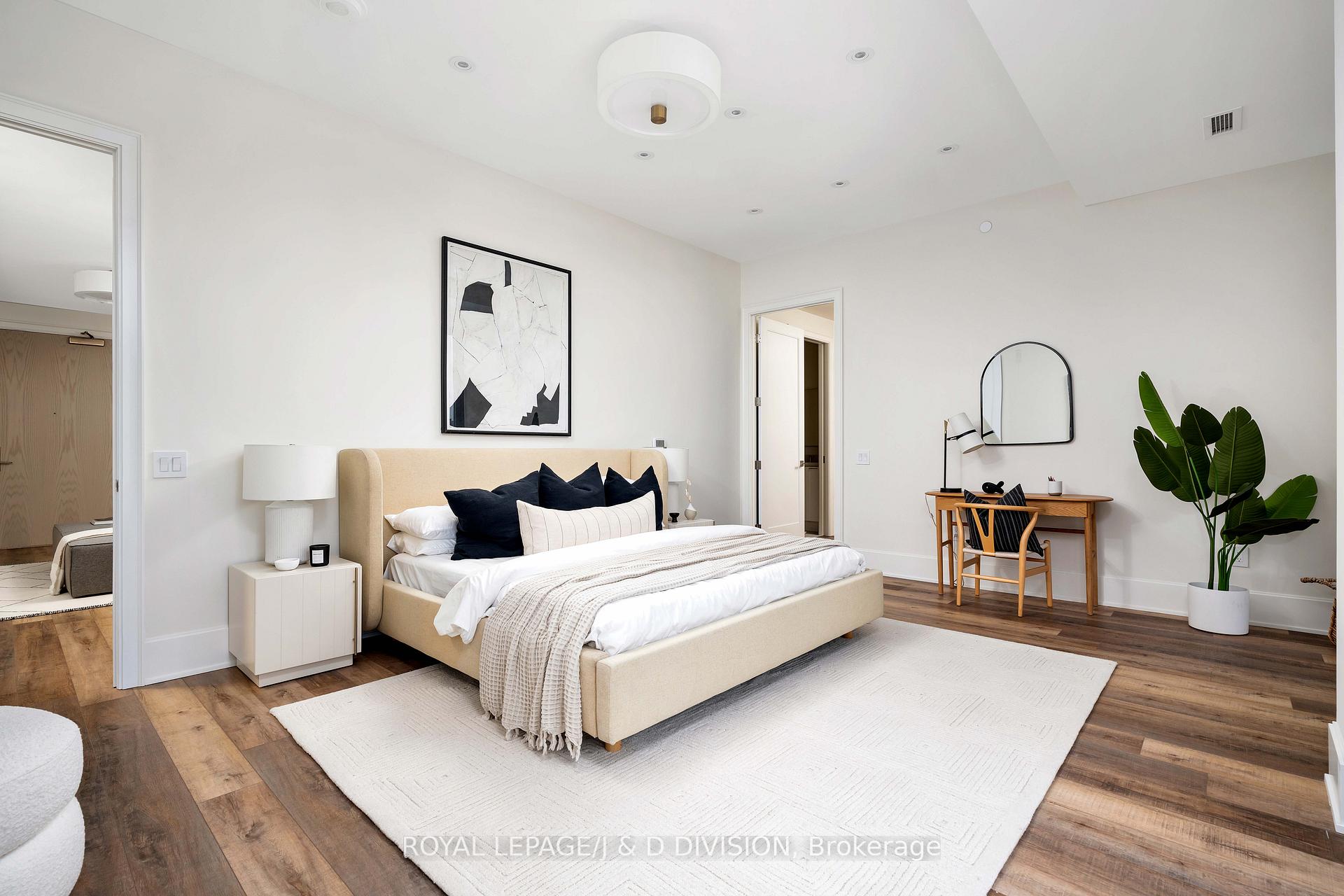 3 Bedrooms Condo at 1 Strathgowan, Toronto For sale