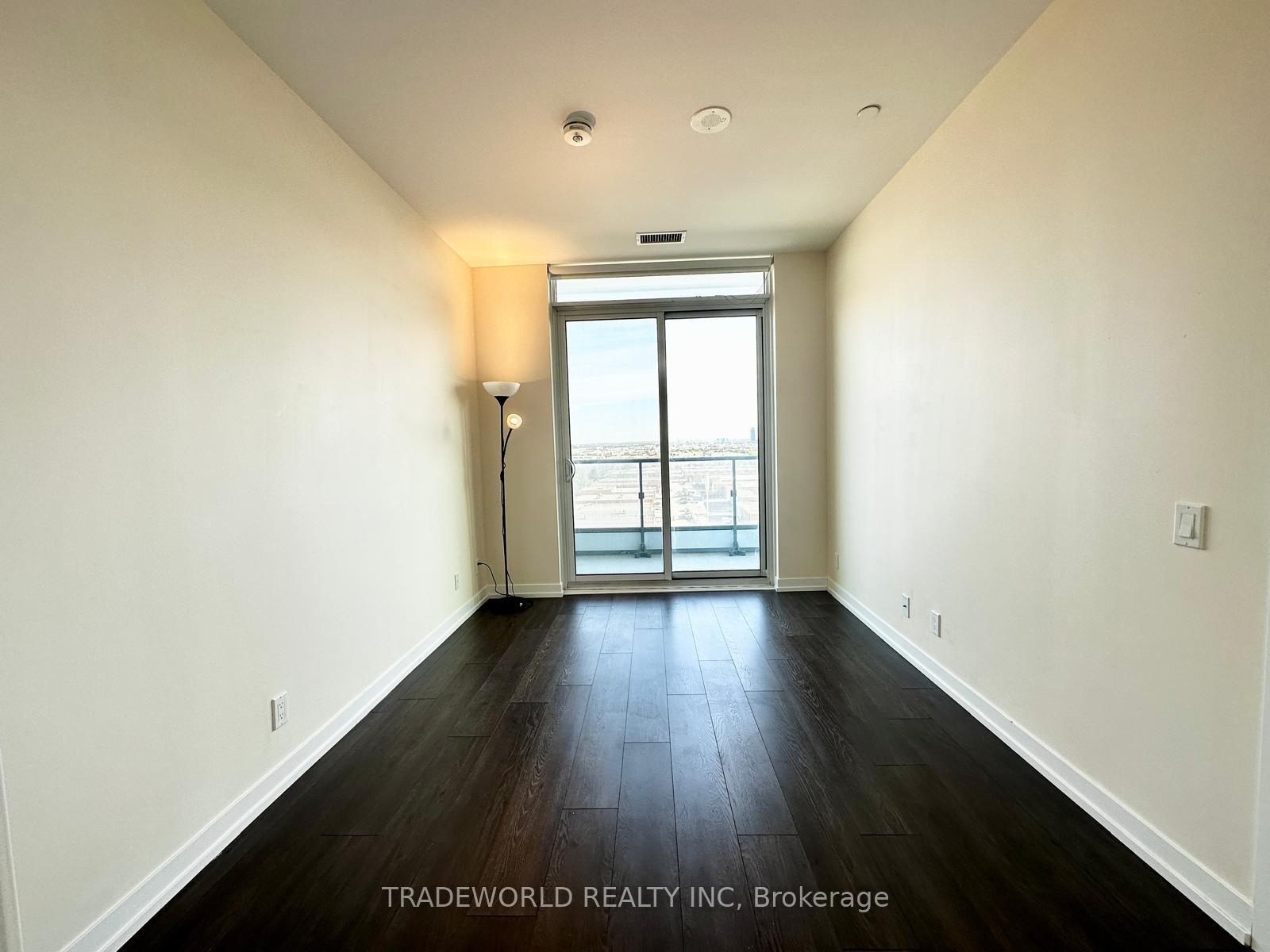 3 Bedrooms Condo at 898 Portage, Vaughan For sale