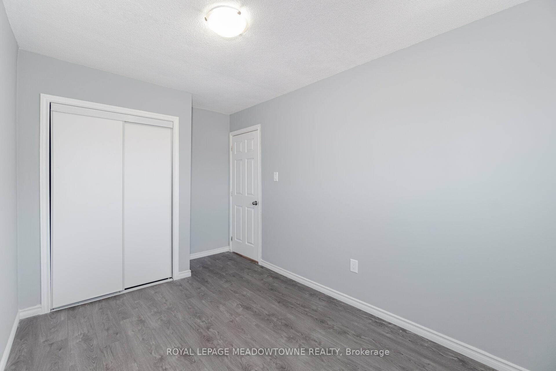 3 Bedrooms Condo at 11 Harrisford, Hamilton For sale