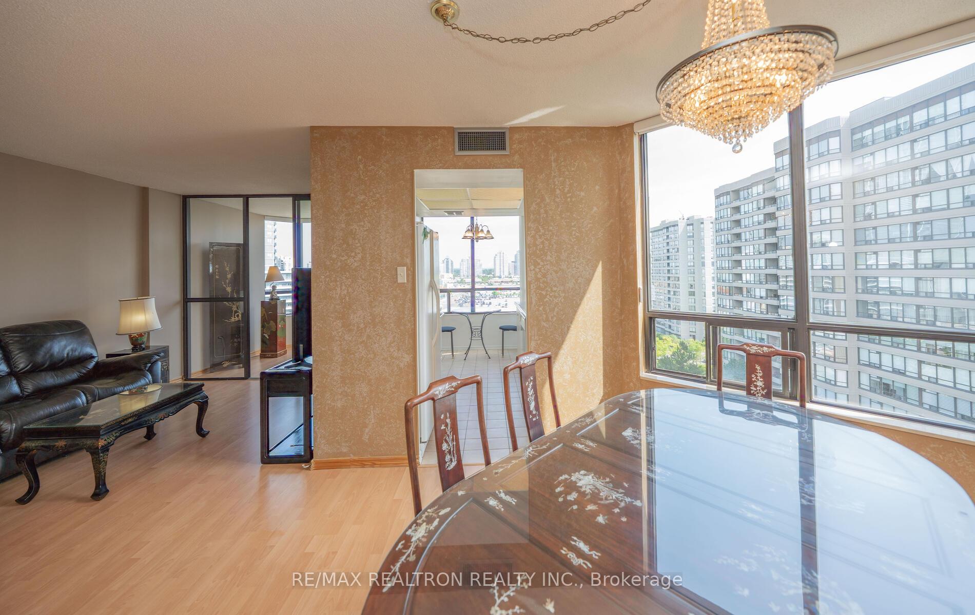 2 Bedrooms Condo at 7420 Bathurst, Vaughan For sale