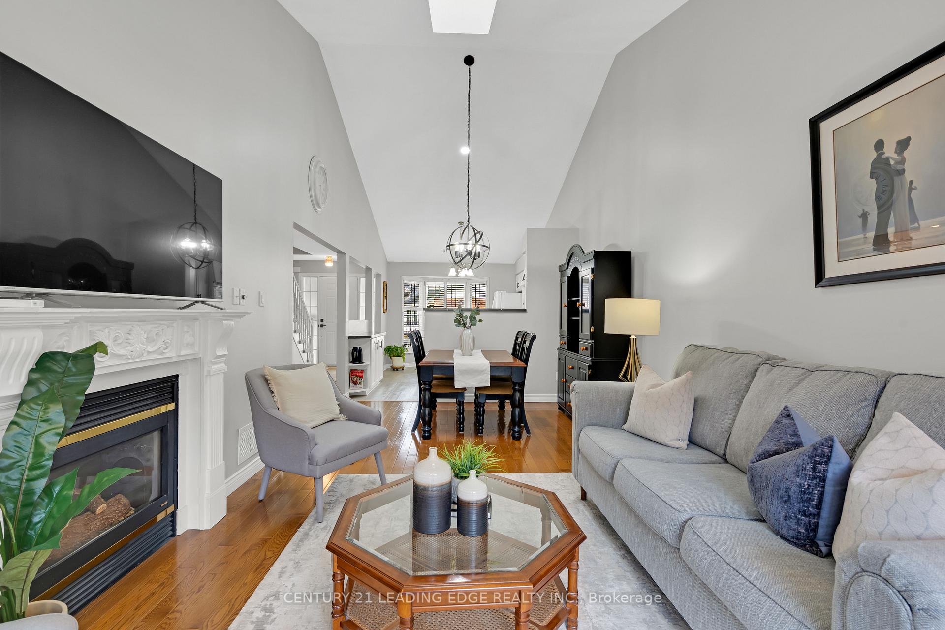 3 Bedrooms Condo at 2435 Woodward,  Burlington For sale