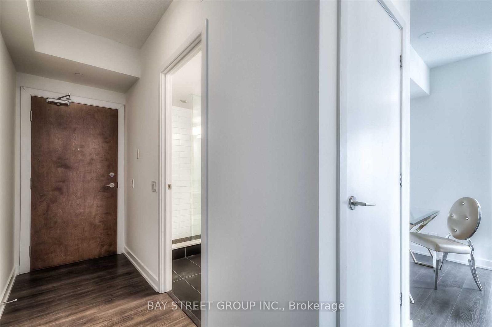 3 Bedrooms Condo at 2200 Lakeshore,  Toronto For sale