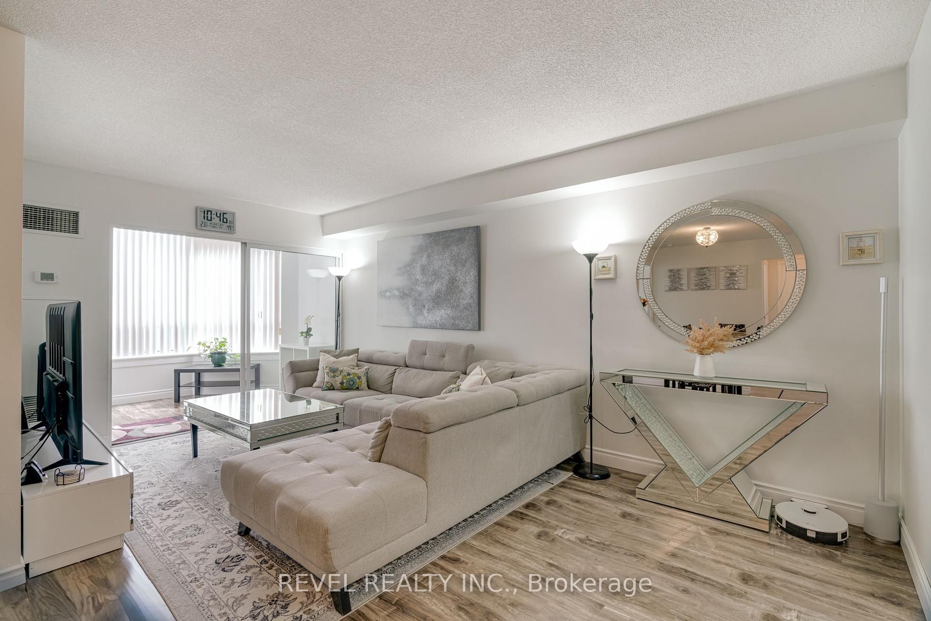 3 Bedrooms Condo at 135 Hillcrest, Mississauga For sale