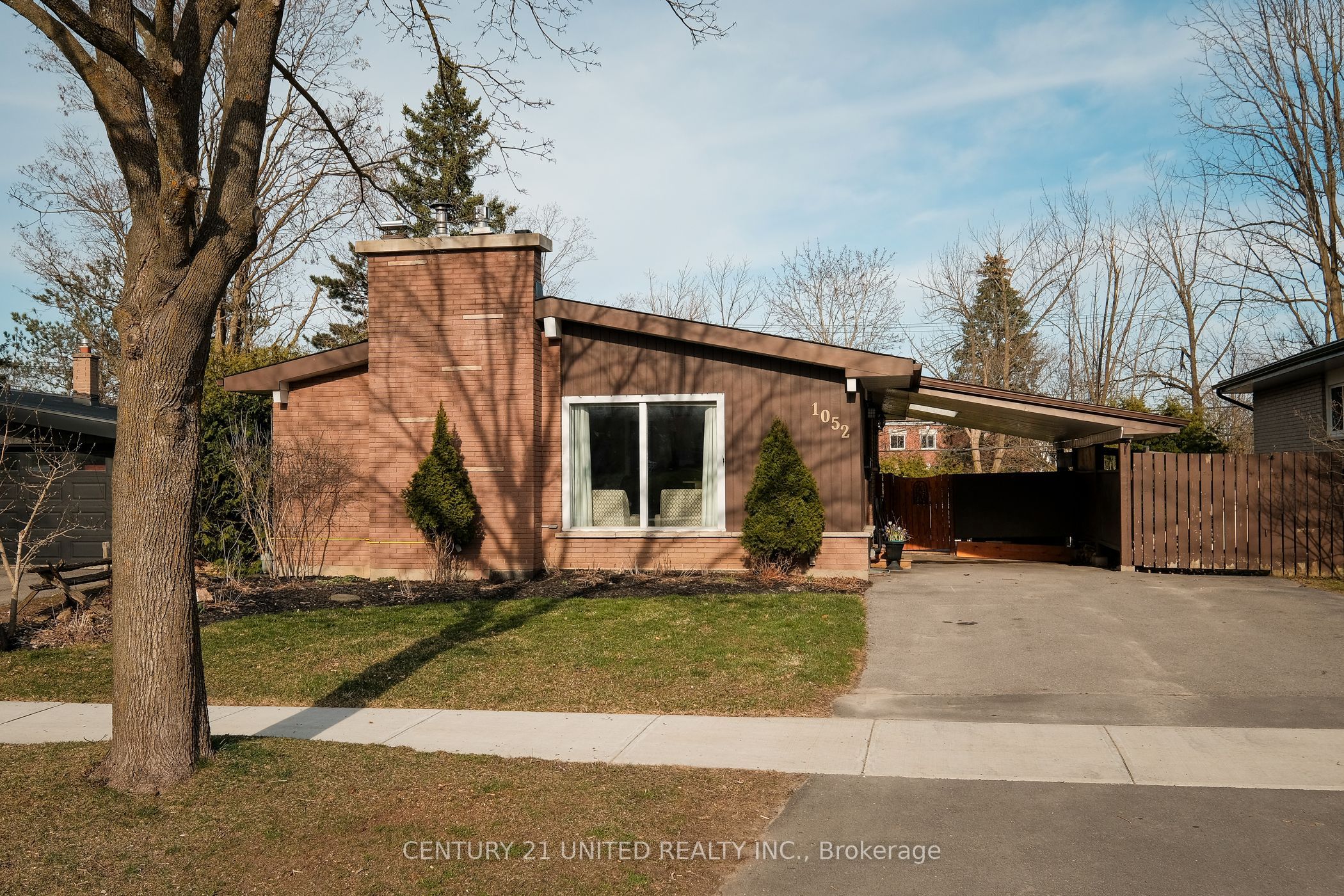 1052 Glendale Drive, Peterborough North, ON K9H 6M4