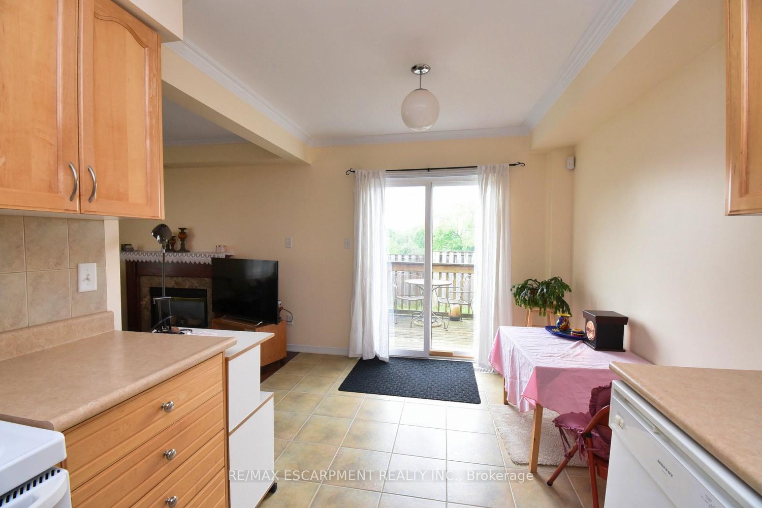 3 Bedrooms Condo at 7 Southside, Hamilton For sale
