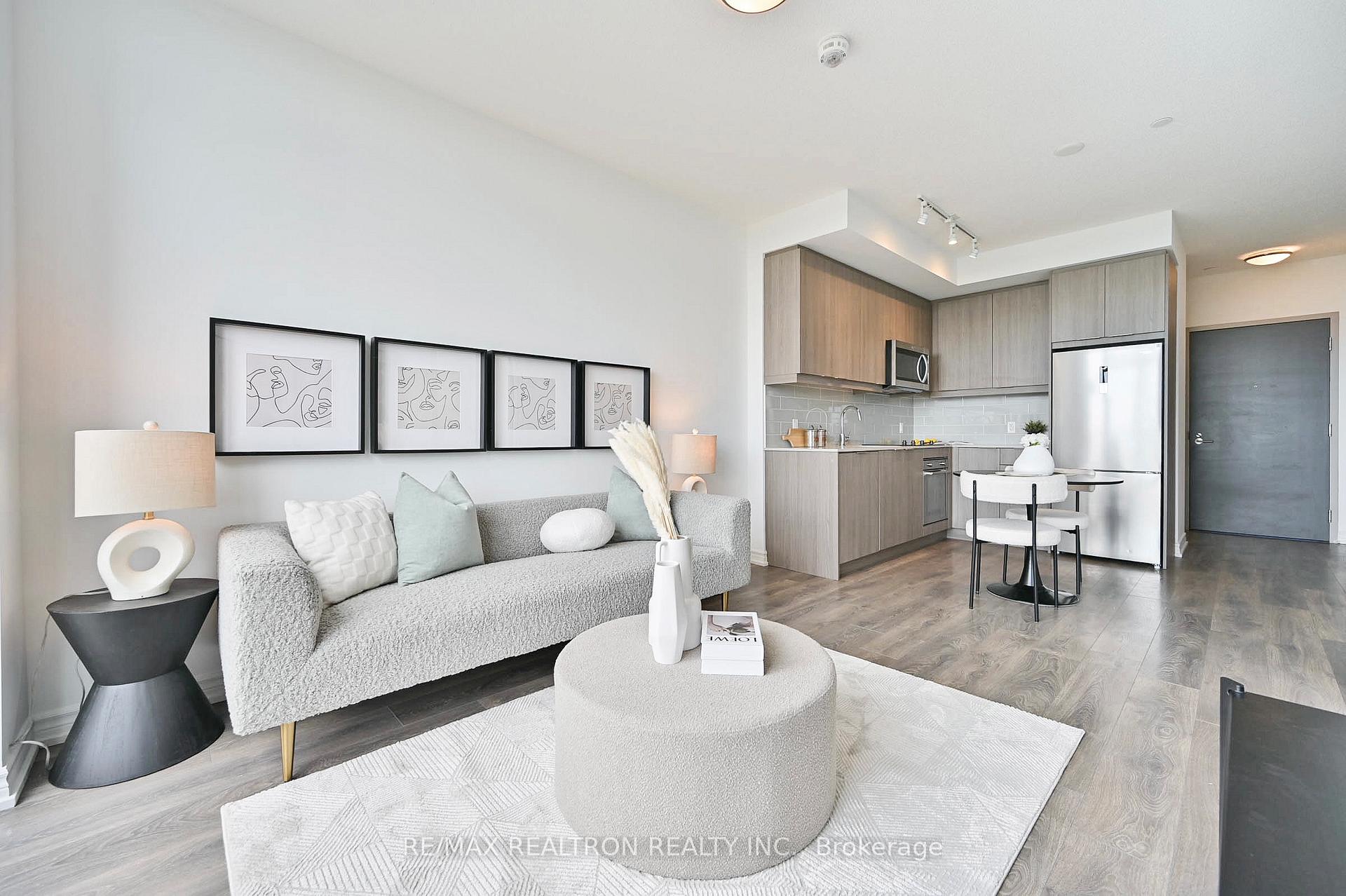 2 Bedrooms Condo at 36 Forest Manor, Toronto For sale