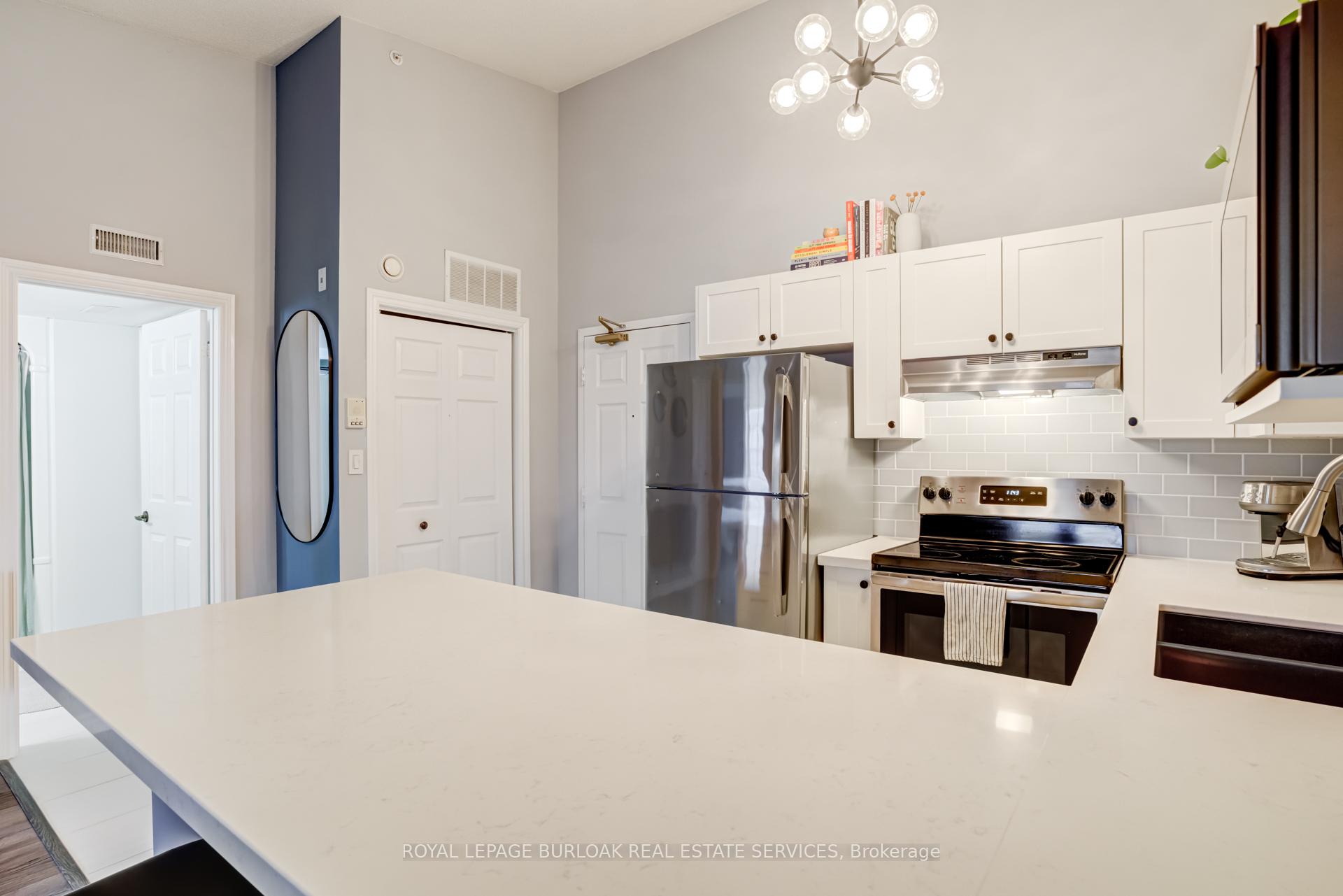 2 Bedrooms Condo at 4003 Kilmer, Burlington For sale