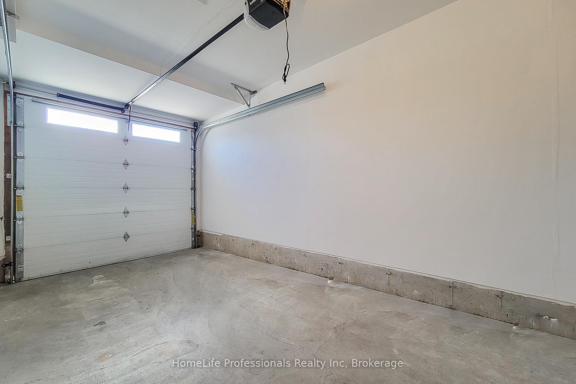 3 Bedrooms Condo at 111 Wilson, Hamilton For sale