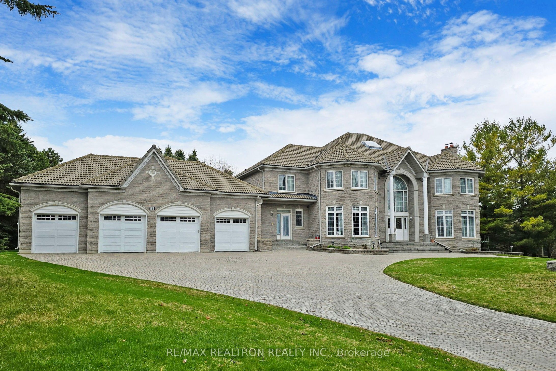 23 Kensington Drive, Richmond Hill, ON L4E 3M9