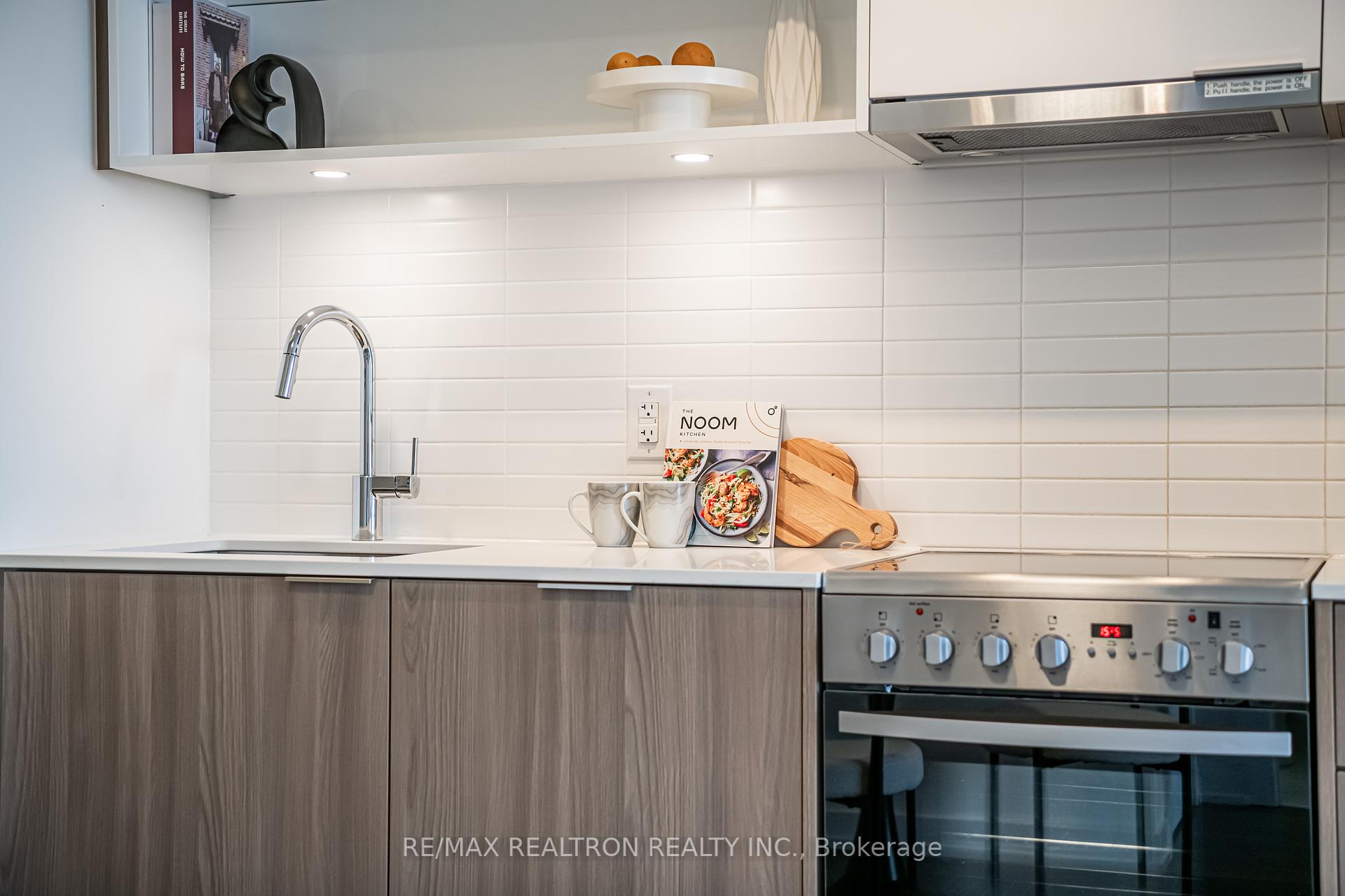 1 Bedroom Condo at 159 Wellesley,  Toronto For sale