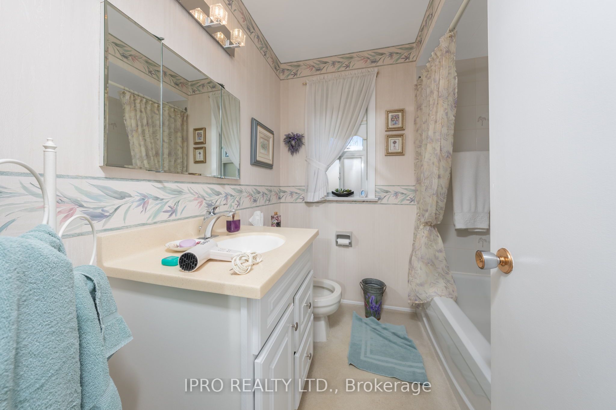32 Cloverhill Road