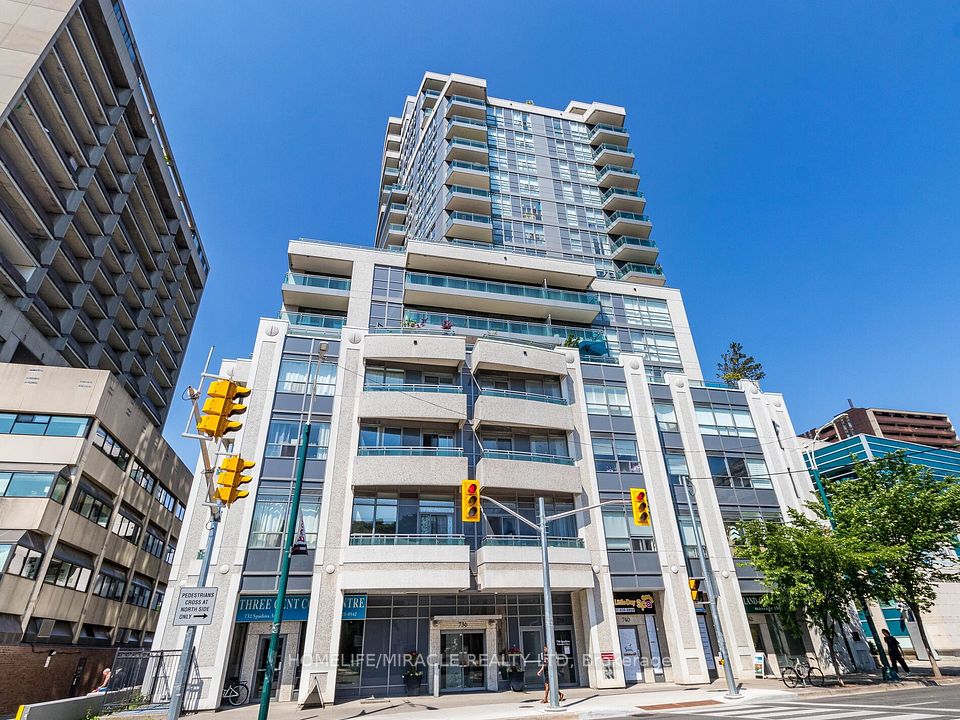 736 Spadina