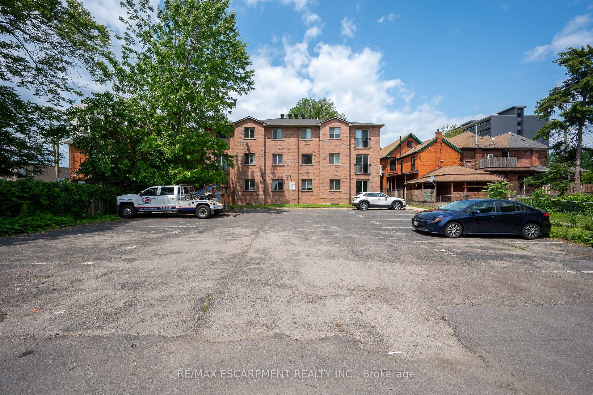 2 Bedrooms Condo at 28 Victoria, Hamilton For sale