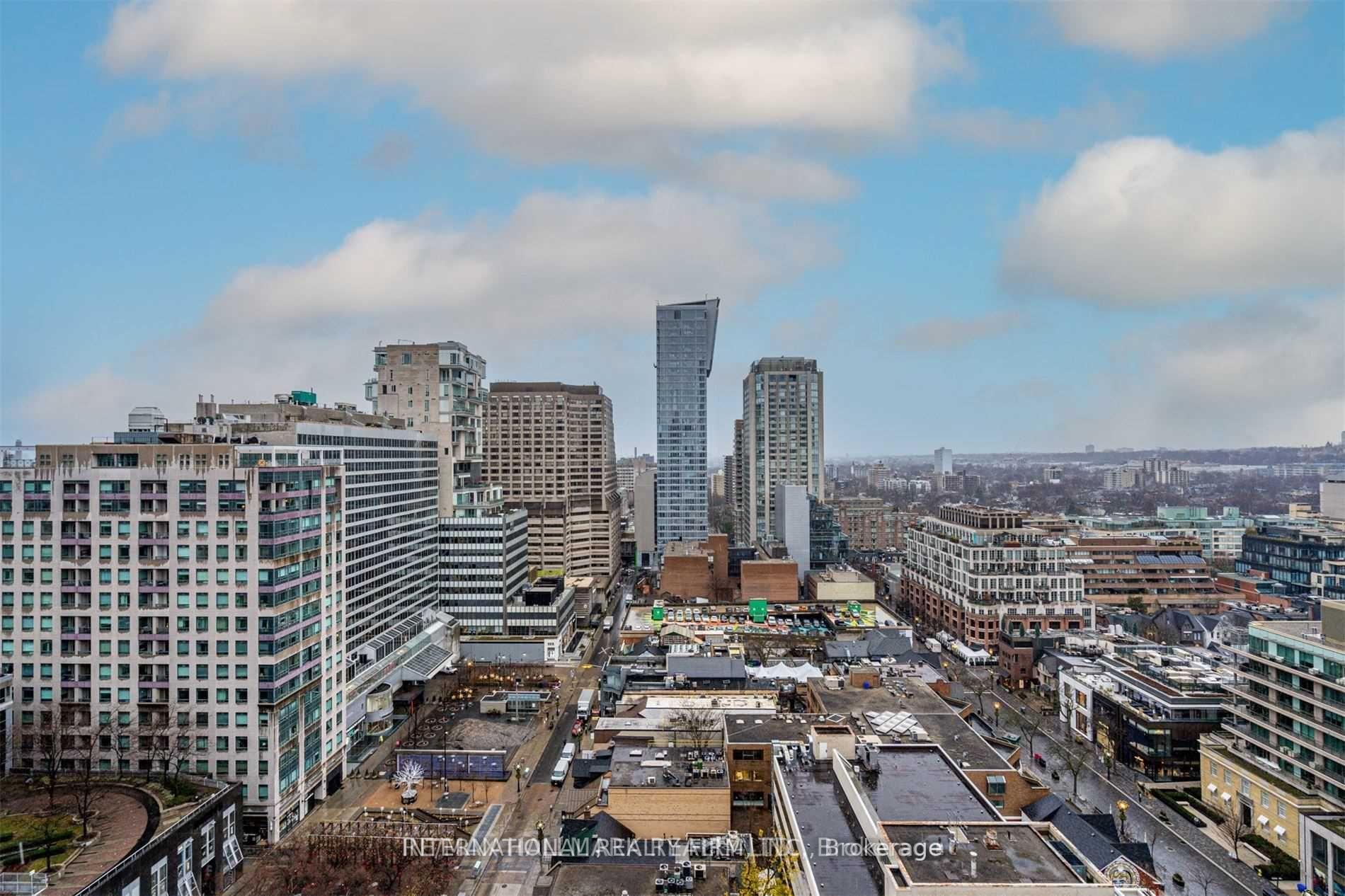 1 Bedroom Condo at 88 Cumberland,  Toronto For sale